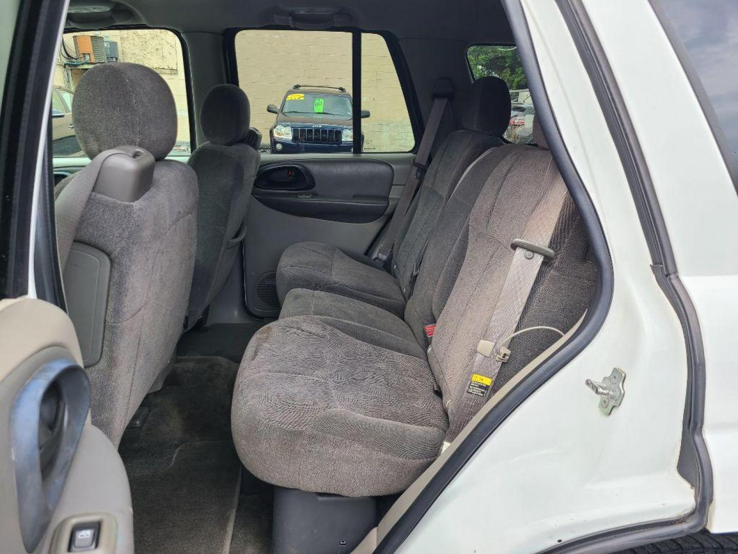 2004 WHITE CHEVROLET TRAILBLAZER LT (1GNDS13S042) with an 4.2L engine, Automatic transmission, located at 117 North Cameron Street, Harrisburg, PA, 17101, (717) 963-8962, 40.267021, -76.875351 - WE FINANCE!!! Good Credit/ Bad Credit/ No Credit - ALL Trade-Ins Welcomed!!! ***Guaranteed Credit Approval*** APPLY ONLINE or CALL us TODAY ;) Internet Prices and Marketplace Prices are SPECIAL discounted ***CASH DEALS*** Retail Prices are higher. Please call us to discuss your cash and finan - Photo#12