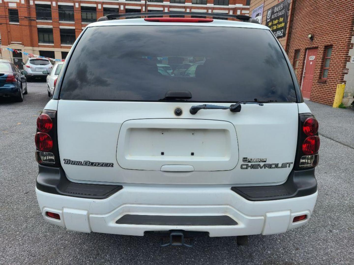 2004 WHITE CHEVROLET TRAILBLAZER LT (1GNDS13S042) with an 4.2L engine, Automatic transmission, located at 117 North Cameron Street, Harrisburg, PA, 17101, (717) 963-8962, 40.267021, -76.875351 - WE FINANCE!!! Good Credit/ Bad Credit/ No Credit - ALL Trade-Ins Welcomed!!! ***Guaranteed Credit Approval*** APPLY ONLINE or CALL us TODAY ;) Internet Prices and Marketplace Prices are SPECIAL discounted ***CASH DEALS*** Retail Prices are higher. Please call us to discuss your cash and finan - Photo#3