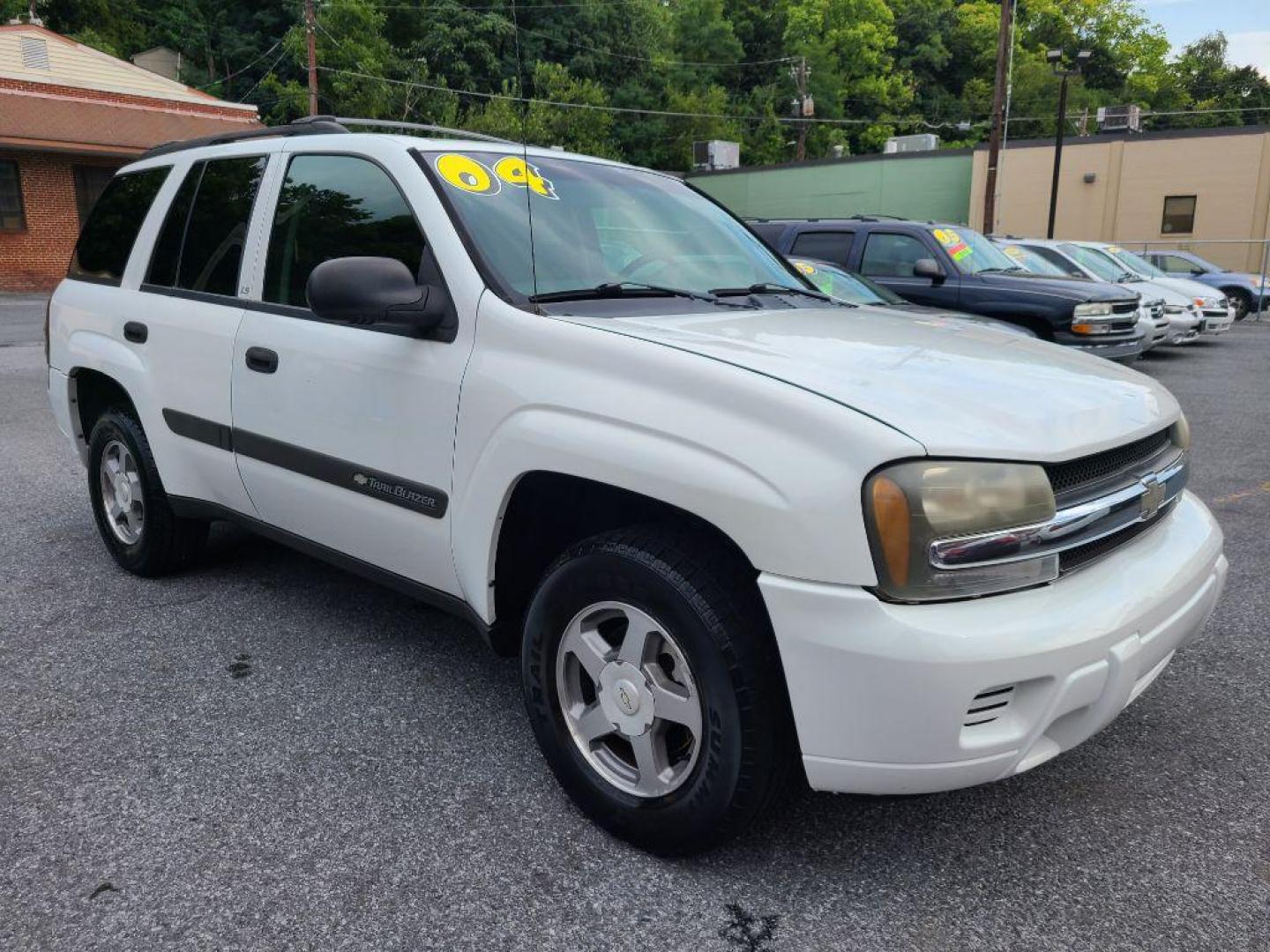 2004 WHITE CHEVROLET TRAILBLAZER LT (1GNDS13S042) with an 4.2L engine, Automatic transmission, located at 117 North Cameron Street, Harrisburg, PA, 17101, (717) 963-8962, 40.267021, -76.875351 - WE FINANCE!!! Good Credit/ Bad Credit/ No Credit - ALL Trade-Ins Welcomed!!! ***Guaranteed Credit Approval*** APPLY ONLINE or CALL us TODAY ;) Internet Prices and Marketplace Prices are SPECIAL discounted ***CASH DEALS*** Retail Prices are higher. Please call us to discuss your cash and finan - Photo#6