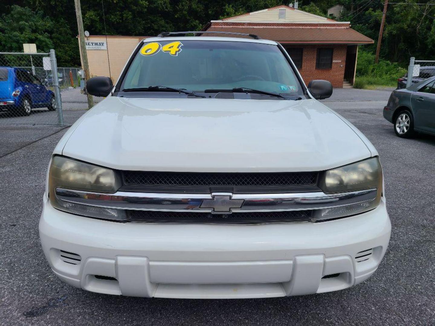 2004 WHITE CHEVROLET TRAILBLAZER LT (1GNDS13S042) with an 4.2L engine, Automatic transmission, located at 117 North Cameron Street, Harrisburg, PA, 17101, (717) 963-8962, 40.267021, -76.875351 - WE FINANCE!!! Good Credit/ Bad Credit/ No Credit - ALL Trade-Ins Welcomed!!! ***Guaranteed Credit Approval*** APPLY ONLINE or CALL us TODAY ;) Internet Prices and Marketplace Prices are SPECIAL discounted ***CASH DEALS*** Retail Prices are higher. Please call us to discuss your cash and finan - Photo#7