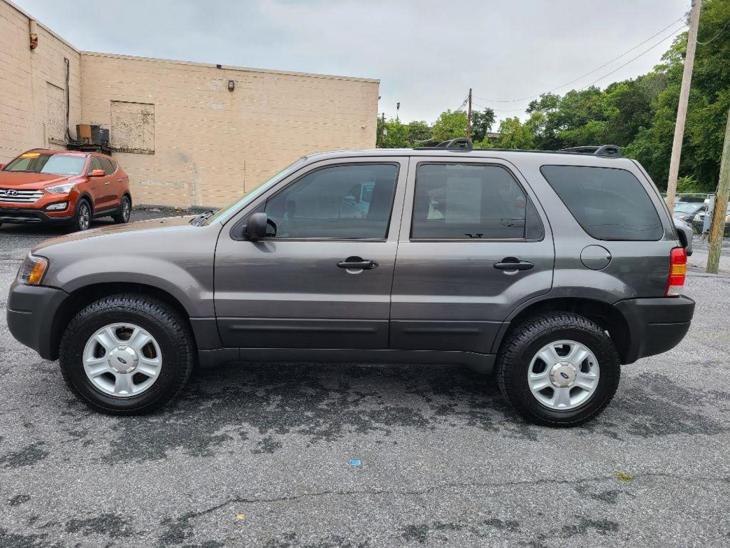 2004 GRAY FORD ESCAPE XLT (1FMCU93164K) with an 3.0L engine, Automatic transmission, located at 117 North Cameron Street, Harrisburg, PA, 17101, (717) 963-8962, 40.267021, -76.875351 - WE FINANCE!!! Good Credit/ Bad Credit/ No Credit - ALL Trade-Ins Welcomed!!! ***Guaranteed Credit Approval*** APPLY ONLINE or CALL us TODAY ;) Internet Prices and Marketplace Prices are SPECIAL discounted ***CASH DEALS*** Retail Prices are higher. Please call us to discuss your cash and finan - Photo#1