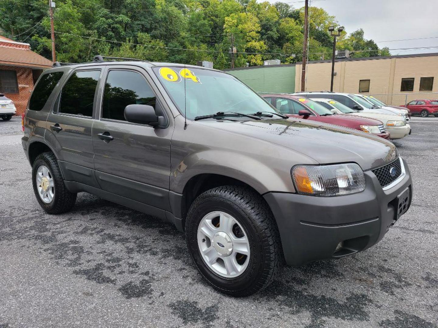 2004 GRAY FORD ESCAPE XLT (1FMCU93164K) with an 3.0L engine, Automatic transmission, located at 117 North Cameron Street, Harrisburg, PA, 17101, (717) 963-8962, 40.267021, -76.875351 - WE FINANCE!!! Good Credit/ Bad Credit/ No Credit - ALL Trade-Ins Welcomed!!! ***Guaranteed Credit Approval*** APPLY ONLINE or CALL us TODAY ;) Internet Prices and Marketplace Prices are SPECIAL discounted ***CASH DEALS*** Retail Prices are higher. Please call us to discuss your cash and finan - Photo#6