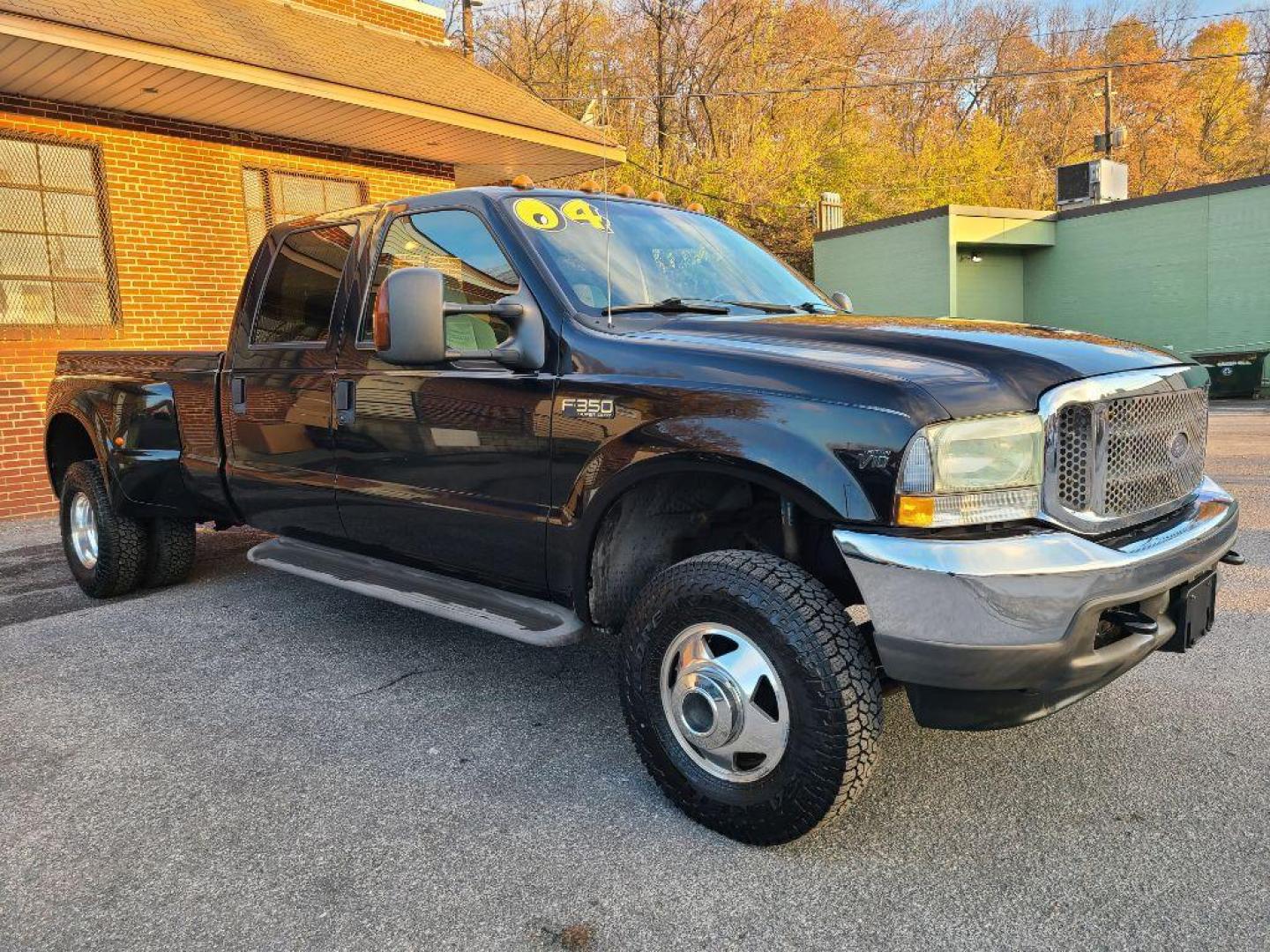 2004 BLACK FORD F350 SUPER DUTY XL (1FTWW33S54E) with an 6.8L engine, Automatic transmission, located at 117 North Cameron Street, Harrisburg, PA, 17101, (717) 963-8962, 40.267021, -76.875351 - WE FINANCE!!! Good Credit/ Bad Credit/ No Credit - ALL Trade-Ins Welcomed!!! ***Guaranteed Credit Approval*** APPLY ONLINE or CALL us TODAY ;) Internet Prices and Marketplace Prices are SPECIAL discounted ***CASH DEALS*** Retail Prices are higher. Please call us to discuss your cash and finan - Photo#3