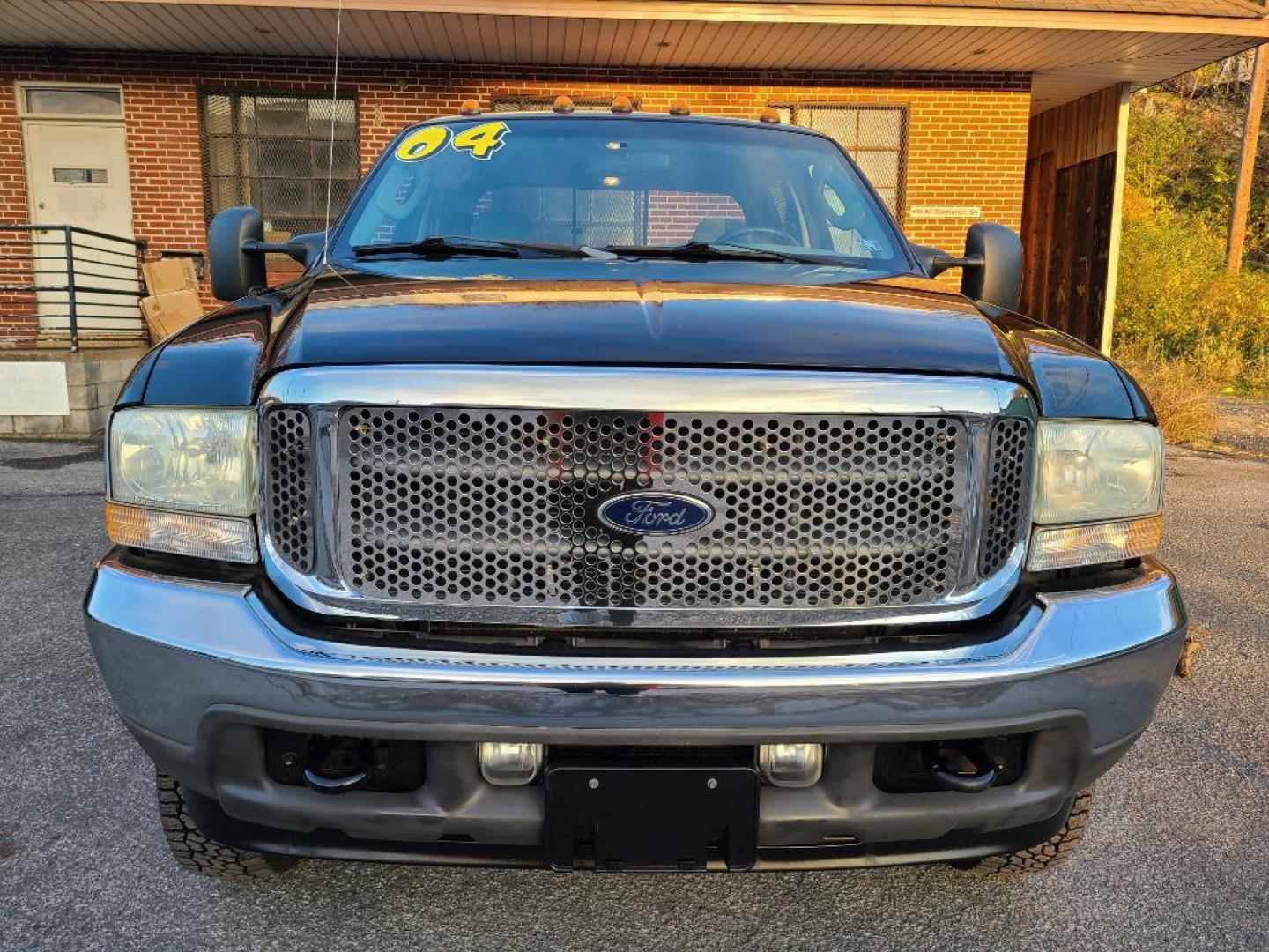 2004 BLACK FORD F350 SUPER DUTY XL (1FTWW33S54E) with an 6.8L engine, Automatic transmission, located at 117 North Cameron Street, Harrisburg, PA, 17101, (717) 963-8962, 40.267021, -76.875351 - WE FINANCE!!! Good Credit/ Bad Credit/ No Credit - ALL Trade-Ins Welcomed!!! ***Guaranteed Credit Approval*** APPLY ONLINE or CALL us TODAY ;) Internet Prices and Marketplace Prices are SPECIAL discounted ***CASH DEALS*** Retail Prices are higher. Please call us to discuss your cash and finan - Photo#4