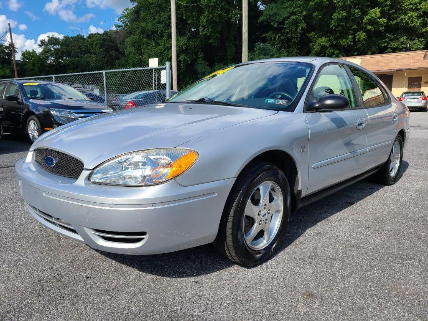 2004 SILVER FORD TAURUS SES (1FAFP55S74G) with an 3.0L engine, Automatic transmission, located at 117 North Cameron Street, Harrisburg, PA, 17101, (717) 963-8962, 40.267021, -76.875351 - WE FINANCE!!! Good Credit/ Bad Credit/ No Credit - ALL Trade-Ins Welcomed!!! ***Guaranteed Credit Approval*** APPLY ONLINE or CALL us TODAY ;) Internet Prices and Marketplace Prices are SPECIAL discounted ***CASH DEALS*** Retail Prices are higher. Please call us to discuss your cash and finan - Photo#0