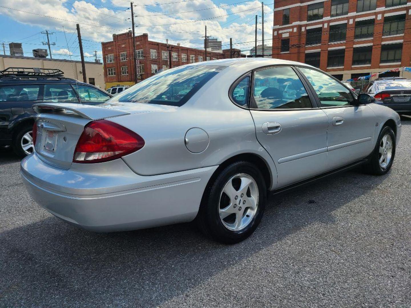 2004 SILVER FORD TAURUS SES (1FAFP55S74G) with an 3.0L engine, Automatic transmission, located at 117 North Cameron Street, Harrisburg, PA, 17101, (717) 963-8962, 40.267021, -76.875351 - WE FINANCE!!! Good Credit/ Bad Credit/ No Credit - ALL Trade-Ins Welcomed!!! ***Guaranteed Credit Approval*** APPLY ONLINE or CALL us TODAY ;) Internet Prices and Marketplace Prices are SPECIAL discounted ***CASH DEALS*** Retail Prices are higher. Please call us to discuss your cash and finan - Photo#4