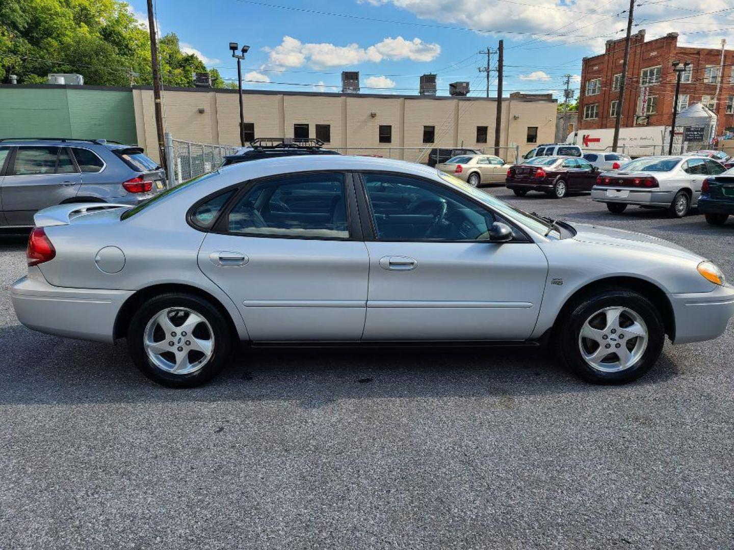 2004 SILVER FORD TAURUS SES (1FAFP55S74G) with an 3.0L engine, Automatic transmission, located at 117 North Cameron Street, Harrisburg, PA, 17101, (717) 963-8962, 40.267021, -76.875351 - WE FINANCE!!! Good Credit/ Bad Credit/ No Credit - ALL Trade-Ins Welcomed!!! ***Guaranteed Credit Approval*** APPLY ONLINE or CALL us TODAY ;) Internet Prices and Marketplace Prices are SPECIAL discounted ***CASH DEALS*** Retail Prices are higher. Please call us to discuss your cash and finan - Photo#5