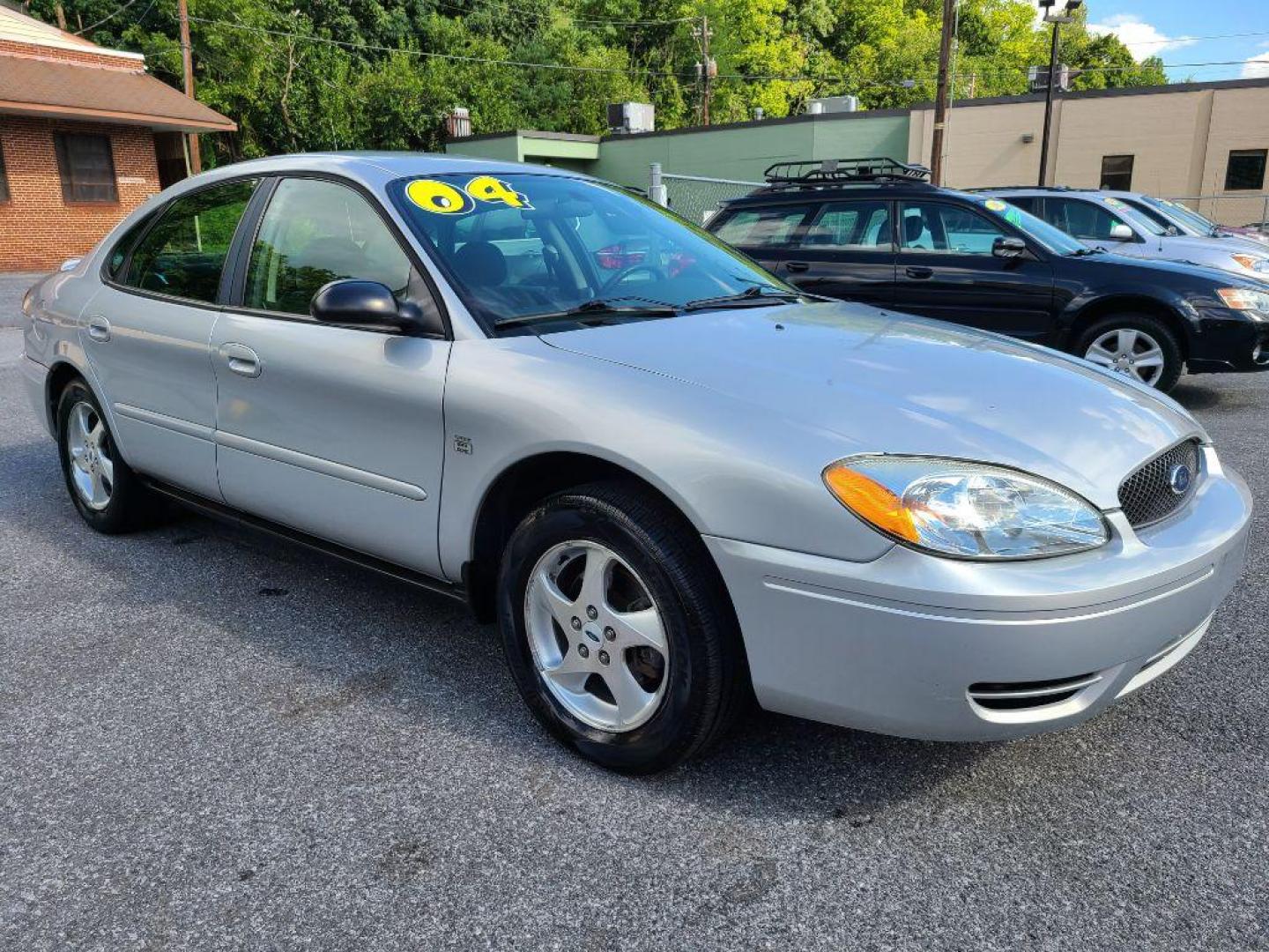 2004 SILVER FORD TAURUS SES (1FAFP55S74G) with an 3.0L engine, Automatic transmission, located at 117 North Cameron Street, Harrisburg, PA, 17101, (717) 963-8962, 40.267021, -76.875351 - WE FINANCE!!! Good Credit/ Bad Credit/ No Credit - ALL Trade-Ins Welcomed!!! ***Guaranteed Credit Approval*** APPLY ONLINE or CALL us TODAY ;) Internet Prices and Marketplace Prices are SPECIAL discounted ***CASH DEALS*** Retail Prices are higher. Please call us to discuss your cash and finan - Photo#6