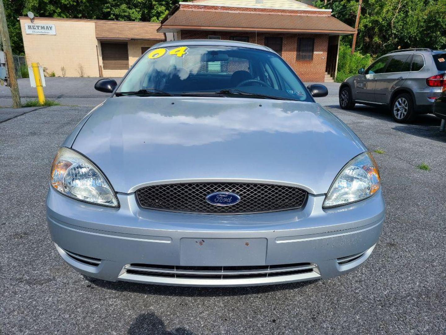 2004 SILVER FORD TAURUS SES (1FAFP55S74G) with an 3.0L engine, Automatic transmission, located at 117 North Cameron Street, Harrisburg, PA, 17101, (717) 963-8962, 40.267021, -76.875351 - WE FINANCE!!! Good Credit/ Bad Credit/ No Credit - ALL Trade-Ins Welcomed!!! ***Guaranteed Credit Approval*** APPLY ONLINE or CALL us TODAY ;) Internet Prices and Marketplace Prices are SPECIAL discounted ***CASH DEALS*** Retail Prices are higher. Please call us to discuss your cash and finan - Photo#7