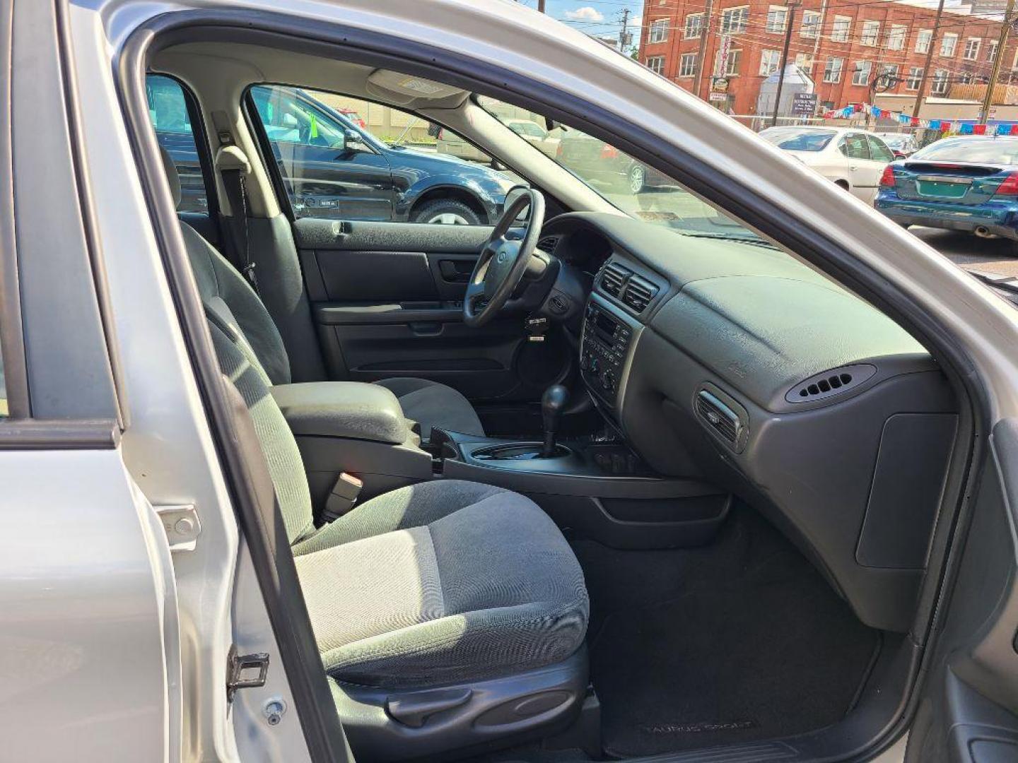 2004 SILVER FORD TAURUS SES (1FAFP55S74G) with an 3.0L engine, Automatic transmission, located at 117 North Cameron Street, Harrisburg, PA, 17101, (717) 963-8962, 40.267021, -76.875351 - WE FINANCE!!! Good Credit/ Bad Credit/ No Credit - ALL Trade-Ins Welcomed!!! ***Guaranteed Credit Approval*** APPLY ONLINE or CALL us TODAY ;) Internet Prices and Marketplace Prices are SPECIAL discounted ***CASH DEALS*** Retail Prices are higher. Please call us to discuss your cash and finan - Photo#8