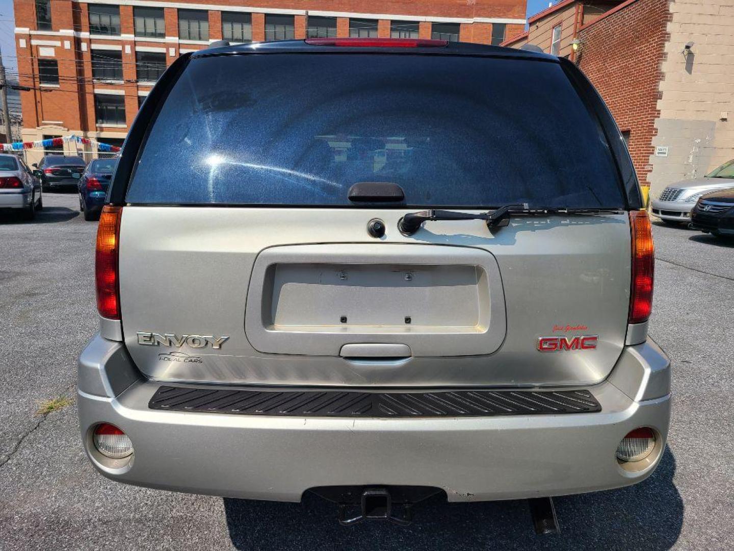 2004 SILVER GMC ENVOY SLT (1GKDT13S242) with an 4.2L engine, Automatic transmission, located at 117 North Cameron Street, Harrisburg, PA, 17101, (717) 963-8962, 40.267021, -76.875351 - WE FINANCE!!! Good Credit/ Bad Credit/ No Credit - ALL Trade-Ins Welcomed!!! ***Guaranteed Credit Approval*** APPLY ONLINE or CALL us TODAY ;) Internet Prices and Marketplace Prices are SPECIAL discounted ***CASH DEALS*** Retail Prices are higher. Please call us to discuss your cash and finan - Photo#3