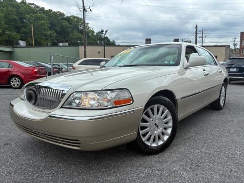 2004 LINCOLN TOWN CAR EXECUTIVE
