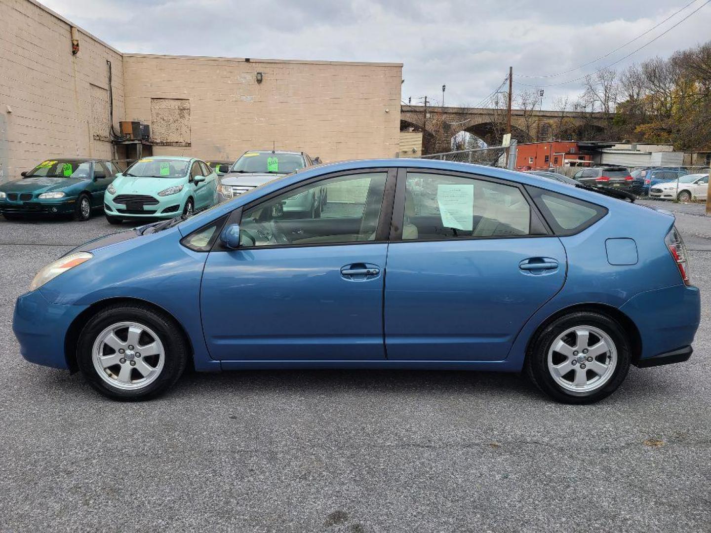 2004 BLUE TOYOTA PRIUS 4 DR HB (JTDKB22UX40) with an 1.5L engine, Automatic transmission, located at 117 North Cameron Street, Harrisburg, PA, 17101, (717) 963-8962, 40.267021, -76.875351 - WE FINANCE!!! Good Credit/ Bad Credit/ No Credit - ALL Trade-Ins Welcomed!!! ***Guaranteed Credit Approval*** APPLY ONLINE or CALL us TODAY ;) Internet Prices and Marketplace Prices are SPECIAL discounted ***CASH DEALS*** Retail Prices are higher. Please call us to discuss your cash and finan - Photo#1