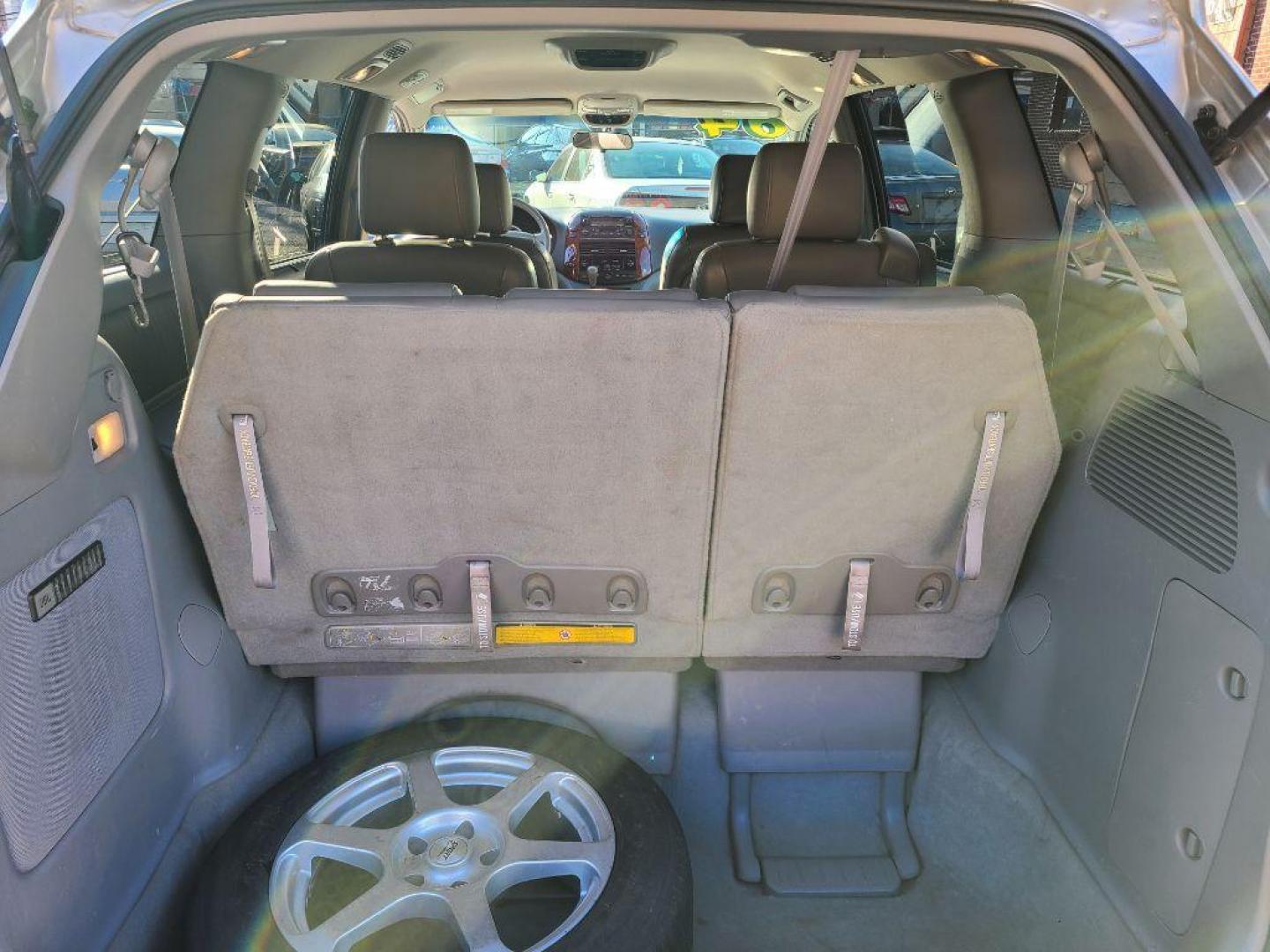 2004 SILVER TOYOTA SIENNA XLE (5TDBA22C54S) with an 3.3L engine, Automatic transmission, located at 117 North Cameron Street, Harrisburg, PA, 17101, (717) 963-8962, 40.267021, -76.875351 - WE FINANCE!!! Good Credit/ Bad Credit/ No Credit - ALL Trade-Ins Welcomed!!! ***Guaranteed Credit Approval*** APPLY ONLINE or CALL us TODAY ;) Internet Prices and Marketplace Prices are SPECIAL discounted ***CASH DEALS*** Retail Prices are higher. Please call us to discuss your cash and finan - Photo#12