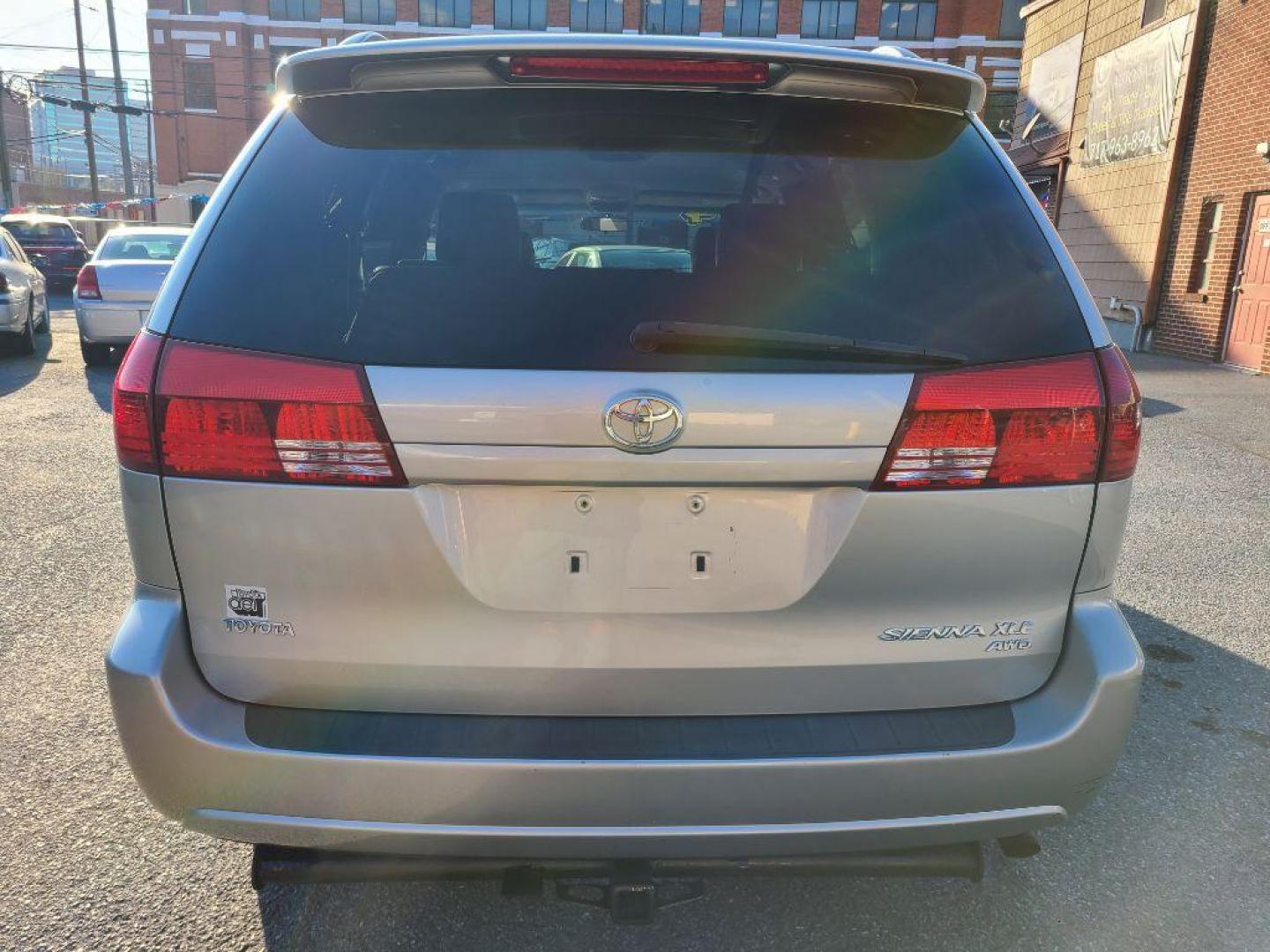 2004 SILVER TOYOTA SIENNA XLE (5TDBA22C54S) with an 3.3L engine, Automatic transmission, located at 117 North Cameron Street, Harrisburg, PA, 17101, (717) 963-8962, 40.267021, -76.875351 - WE FINANCE!!! Good Credit/ Bad Credit/ No Credit - ALL Trade-Ins Welcomed!!! ***Guaranteed Credit Approval*** APPLY ONLINE or CALL us TODAY ;) Internet Prices and Marketplace Prices are SPECIAL discounted ***CASH DEALS*** Retail Prices are higher. Please call us to discuss your cash and finan - Photo#3