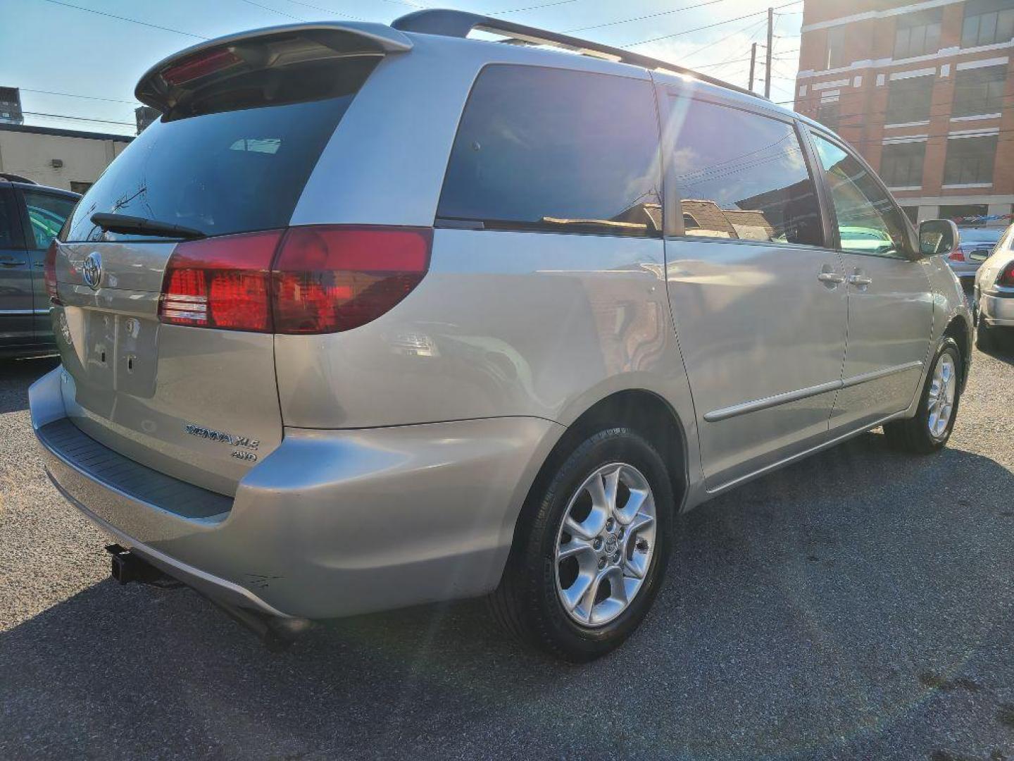 2004 SILVER TOYOTA SIENNA XLE (5TDBA22C54S) with an 3.3L engine, Automatic transmission, located at 117 North Cameron Street, Harrisburg, PA, 17101, (717) 963-8962, 40.267021, -76.875351 - WE FINANCE!!! Good Credit/ Bad Credit/ No Credit - ALL Trade-Ins Welcomed!!! ***Guaranteed Credit Approval*** APPLY ONLINE or CALL us TODAY ;) Internet Prices and Marketplace Prices are SPECIAL discounted ***CASH DEALS*** Retail Prices are higher. Please call us to discuss your cash and finan - Photo#4