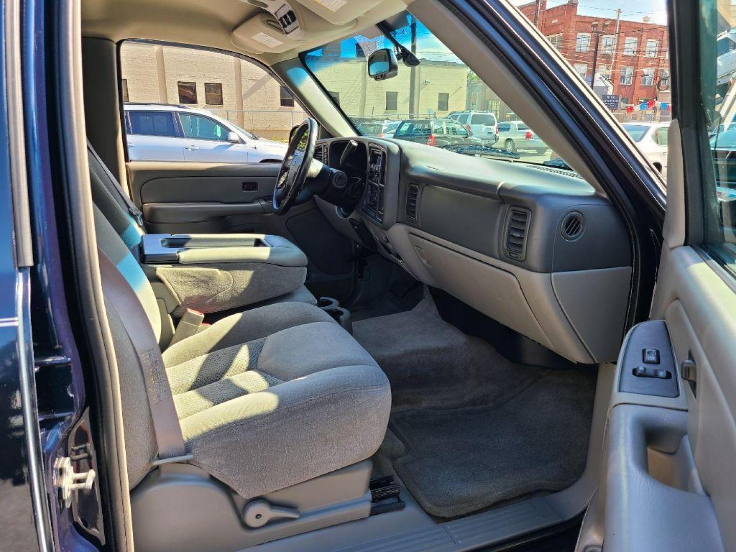 2005 BLUE CHEVROLET SUBURBAN 1500 (3GNFK16Z25G) with an 5.3L engine, Automatic transmission, located at 117 North Cameron Street, Harrisburg, PA, 17101, (717) 963-8962, 40.267021, -76.875351 - WE FINANCE!!! Good Credit/ Bad Credit/ No Credit - ALL Trade-Ins Welcomed!!! ***Guaranteed Credit Approval*** APPLY ONLINE or CALL us TODAY ;) Internet Prices and Marketplace Prices are SPECIAL discounted ***CASH DEALS*** Retail Prices are higher. Please call us to discuss your cash and finan - Photo#11