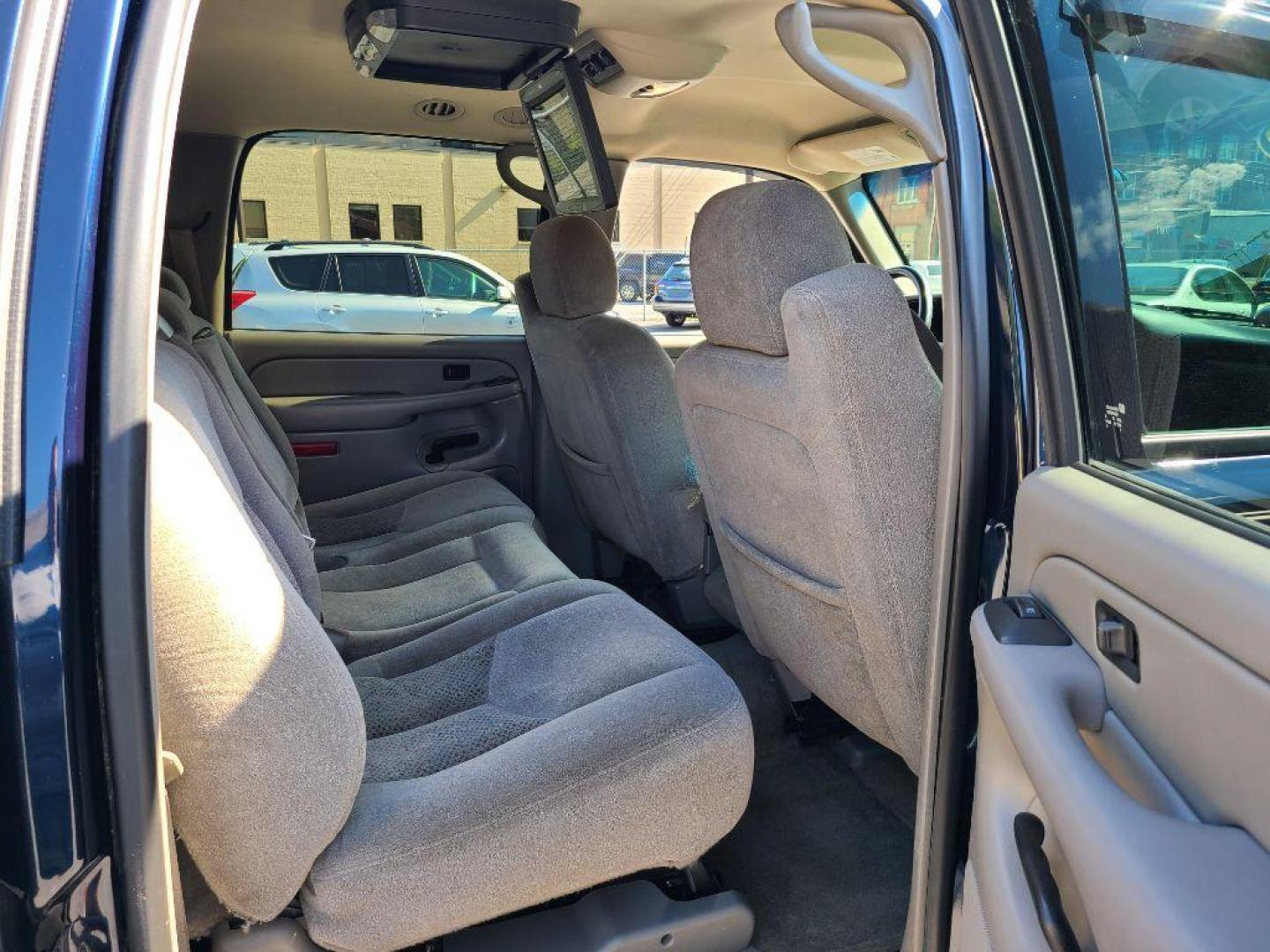 2005 BLUE CHEVROLET SUBURBAN 1500 (3GNFK16Z25G) with an 5.3L engine, Automatic transmission, located at 117 North Cameron Street, Harrisburg, PA, 17101, (717) 963-8962, 40.267021, -76.875351 - WE FINANCE!!! Good Credit/ Bad Credit/ No Credit - ALL Trade-Ins Welcomed!!! ***Guaranteed Credit Approval*** APPLY ONLINE or CALL us TODAY ;) Internet Prices and Marketplace Prices are SPECIAL discounted ***CASH DEALS*** Retail Prices are higher. Please call us to discuss your cash and finan - Photo#13