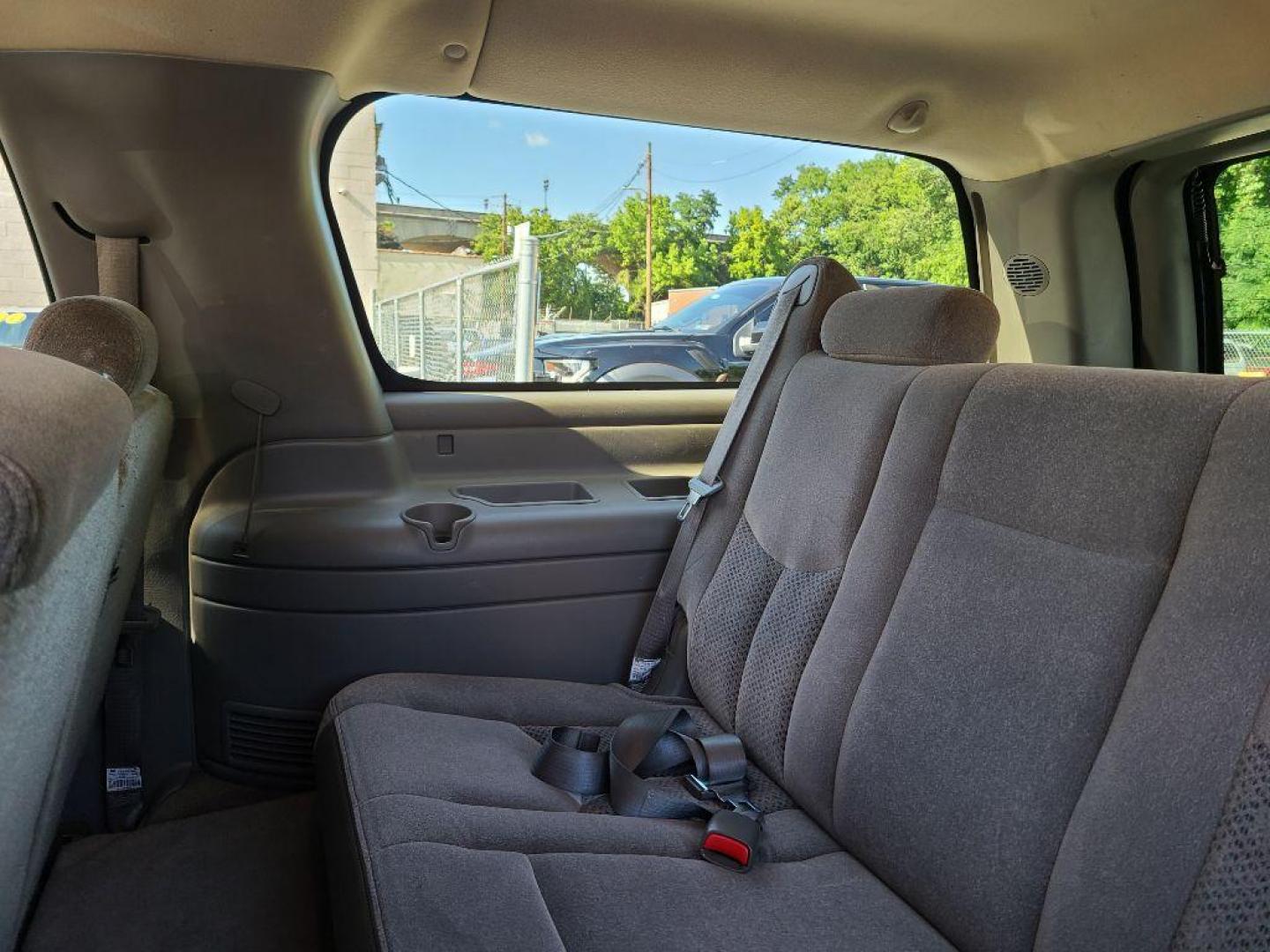 2005 BLUE CHEVROLET SUBURBAN 1500 (3GNFK16Z25G) with an 5.3L engine, Automatic transmission, located at 117 North Cameron Street, Harrisburg, PA, 17101, (717) 963-8962, 40.267021, -76.875351 - WE FINANCE!!! Good Credit/ Bad Credit/ No Credit - ALL Trade-Ins Welcomed!!! ***Guaranteed Credit Approval*** APPLY ONLINE or CALL us TODAY ;) Internet Prices and Marketplace Prices are SPECIAL discounted ***CASH DEALS*** Retail Prices are higher. Please call us to discuss your cash and finan - Photo#15