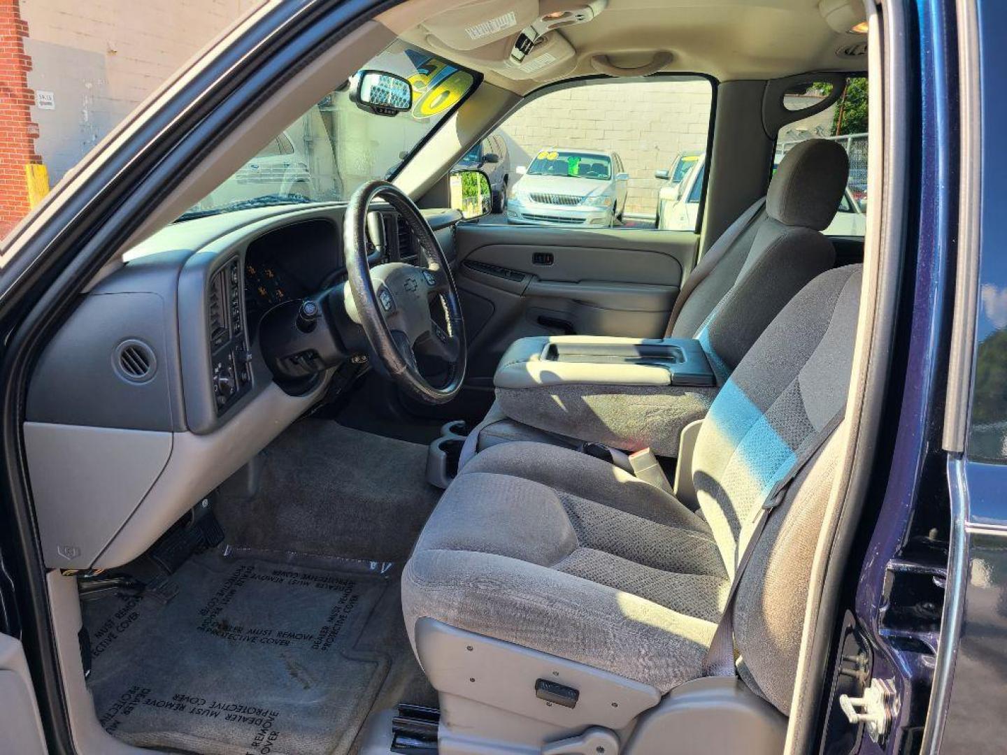 2005 BLUE CHEVROLET SUBURBAN 1500 (3GNFK16Z25G) with an 5.3L engine, Automatic transmission, located at 117 North Cameron Street, Harrisburg, PA, 17101, (717) 963-8962, 40.267021, -76.875351 - WE FINANCE!!! Good Credit/ Bad Credit/ No Credit - ALL Trade-Ins Welcomed!!! ***Guaranteed Credit Approval*** APPLY ONLINE or CALL us TODAY ;) Internet Prices and Marketplace Prices are SPECIAL discounted ***CASH DEALS*** Retail Prices are higher. Please call us to discuss your cash and finan - Photo#17