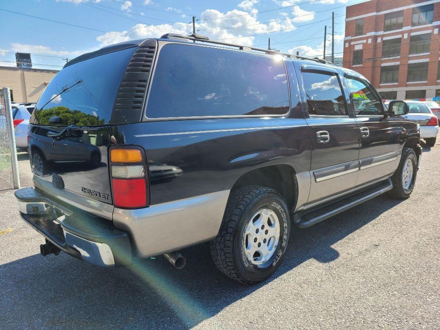 2005 BLUE CHEVROLET SUBURBAN 1500 (3GNFK16Z25G) with an 5.3L engine, Automatic transmission, located at 117 North Cameron Street, Harrisburg, PA, 17101, (717) 963-8962, 40.267021, -76.875351 - WE FINANCE!!! Good Credit/ Bad Credit/ No Credit - ALL Trade-Ins Welcomed!!! ***Guaranteed Credit Approval*** APPLY ONLINE or CALL us TODAY ;) Internet Prices and Marketplace Prices are SPECIAL discounted ***CASH DEALS*** Retail Prices are higher. Please call us to discuss your cash and finan - Photo#5