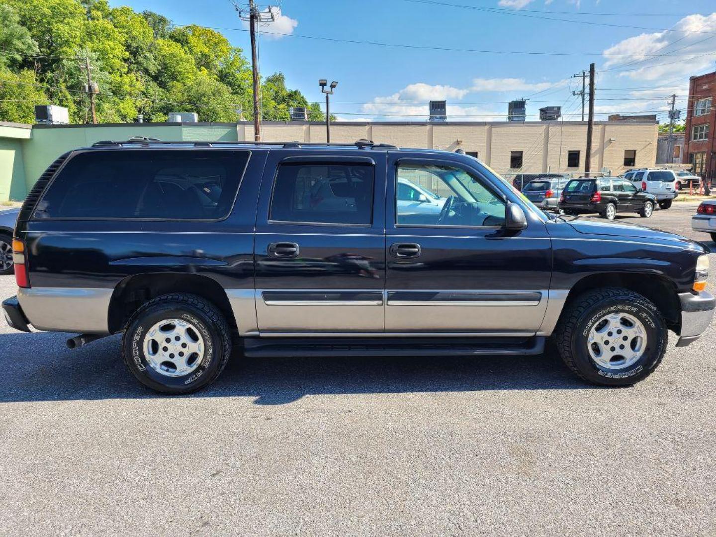 2005 BLUE CHEVROLET SUBURBAN 1500 (3GNFK16Z25G) with an 5.3L engine, Automatic transmission, located at 117 North Cameron Street, Harrisburg, PA, 17101, (717) 963-8962, 40.267021, -76.875351 - WE FINANCE!!! Good Credit/ Bad Credit/ No Credit - ALL Trade-Ins Welcomed!!! ***Guaranteed Credit Approval*** APPLY ONLINE or CALL us TODAY ;) Internet Prices and Marketplace Prices are SPECIAL discounted ***CASH DEALS*** Retail Prices are higher. Please call us to discuss your cash and finan - Photo#7