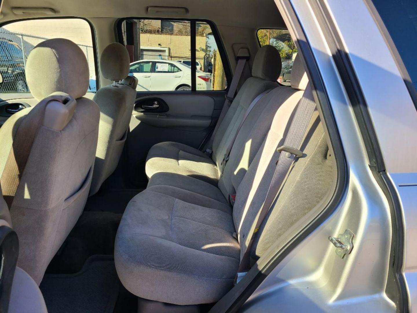 2005 SILVER CHEVROLET TRAILBLAZER LS (1GNDT13S052) with an 4.2L engine, Automatic transmission, located at 117 North Cameron Street, Harrisburg, PA, 17101, (717) 963-8962, 40.267021, -76.875351 - WE FINANCE!!! Good Credit/ Bad Credit/ No Credit - ALL Trade-Ins Welcomed!!! ***Guaranteed Credit Approval*** APPLY ONLINE or CALL us TODAY ;) Internet Prices and Marketplace Prices are SPECIAL discounted ***CASH DEALS*** Retail Prices are higher. Please call us to discuss your cash and finan - Photo#12