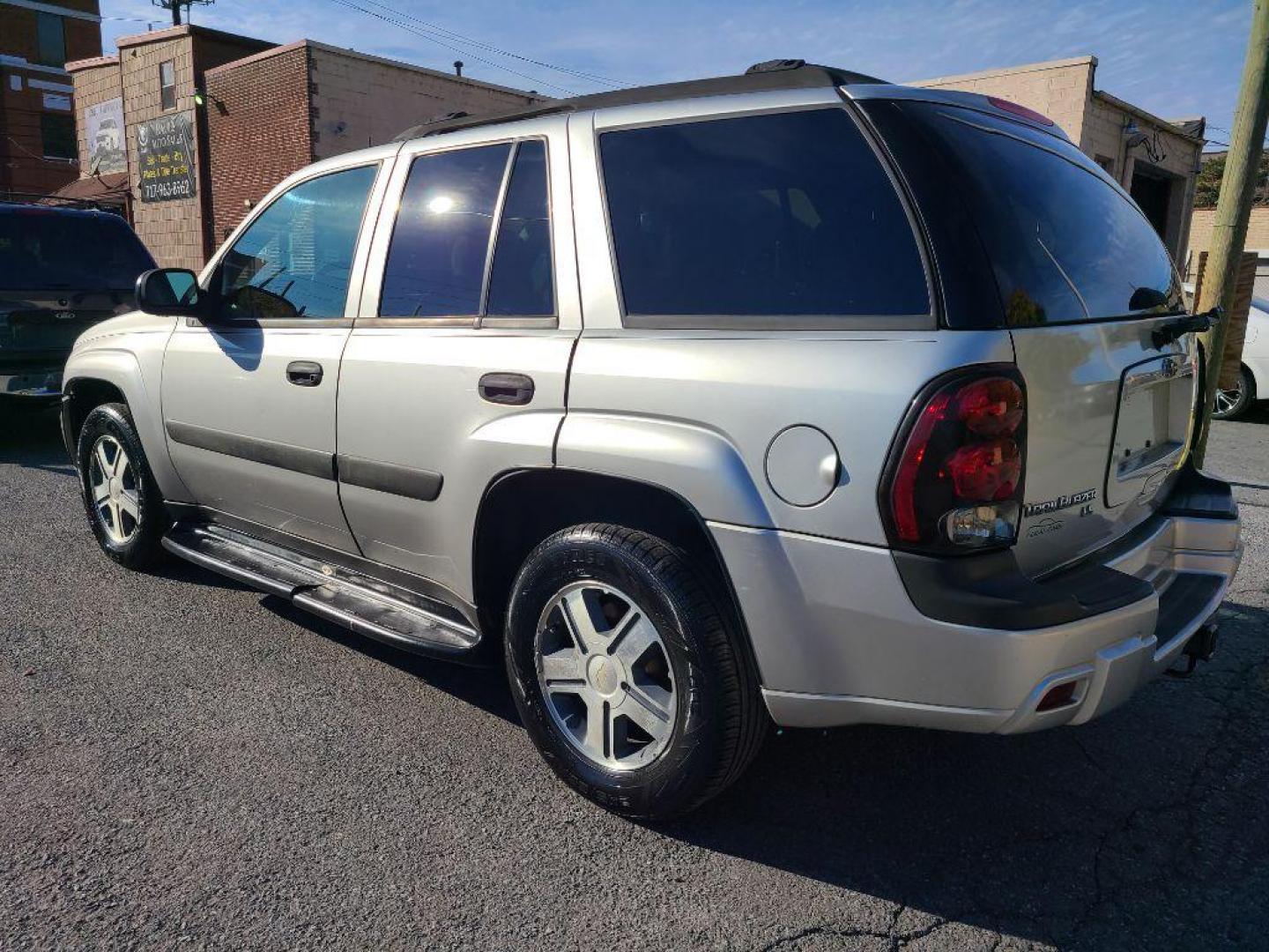 2005 SILVER CHEVROLET TRAILBLAZER LS (1GNDT13S052) with an 4.2L engine, Automatic transmission, located at 117 North Cameron Street, Harrisburg, PA, 17101, (717) 963-8962, 40.267021, -76.875351 - WE FINANCE!!! Good Credit/ Bad Credit/ No Credit - ALL Trade-Ins Welcomed!!! ***Guaranteed Credit Approval*** APPLY ONLINE or CALL us TODAY ;) Internet Prices and Marketplace Prices are SPECIAL discounted ***CASH DEALS*** Retail Prices are higher. Please call us to discuss your cash and finan - Photo#2