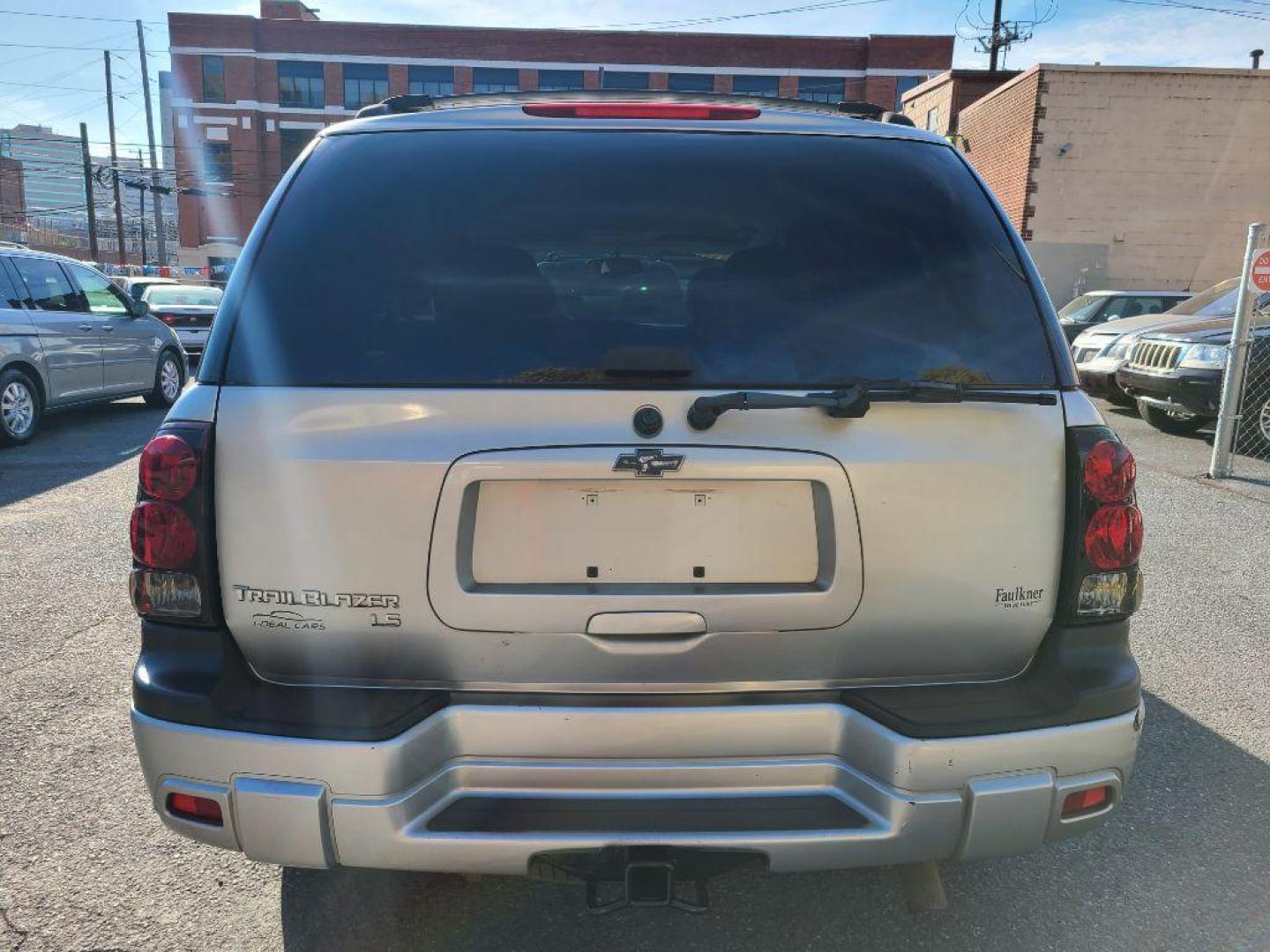 2005 SILVER CHEVROLET TRAILBLAZER LS (1GNDT13S052) with an 4.2L engine, Automatic transmission, located at 117 North Cameron Street, Harrisburg, PA, 17101, (717) 963-8962, 40.267021, -76.875351 - WE FINANCE!!! Good Credit/ Bad Credit/ No Credit - ALL Trade-Ins Welcomed!!! ***Guaranteed Credit Approval*** APPLY ONLINE or CALL us TODAY ;) Internet Prices and Marketplace Prices are SPECIAL discounted ***CASH DEALS*** Retail Prices are higher. Please call us to discuss your cash and finan - Photo#3