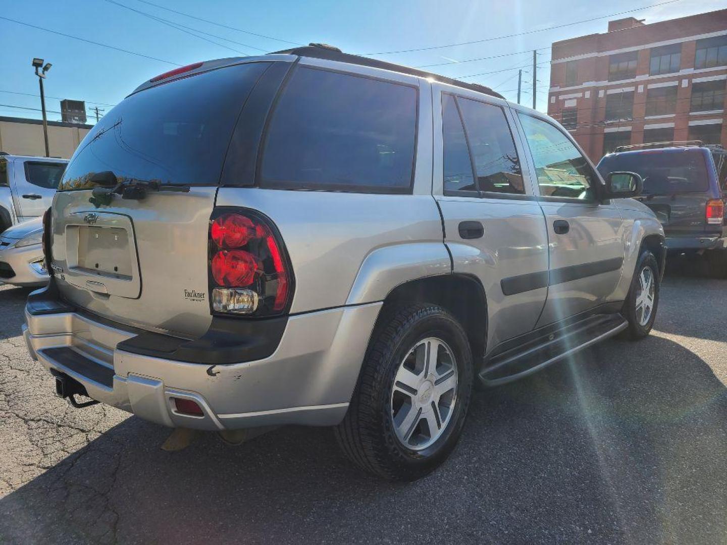 2005 SILVER CHEVROLET TRAILBLAZER LS (1GNDT13S052) with an 4.2L engine, Automatic transmission, located at 117 North Cameron Street, Harrisburg, PA, 17101, (717) 963-8962, 40.267021, -76.875351 - WE FINANCE!!! Good Credit/ Bad Credit/ No Credit - ALL Trade-Ins Welcomed!!! ***Guaranteed Credit Approval*** APPLY ONLINE or CALL us TODAY ;) Internet Prices and Marketplace Prices are SPECIAL discounted ***CASH DEALS*** Retail Prices are higher. Please call us to discuss your cash and finan - Photo#4