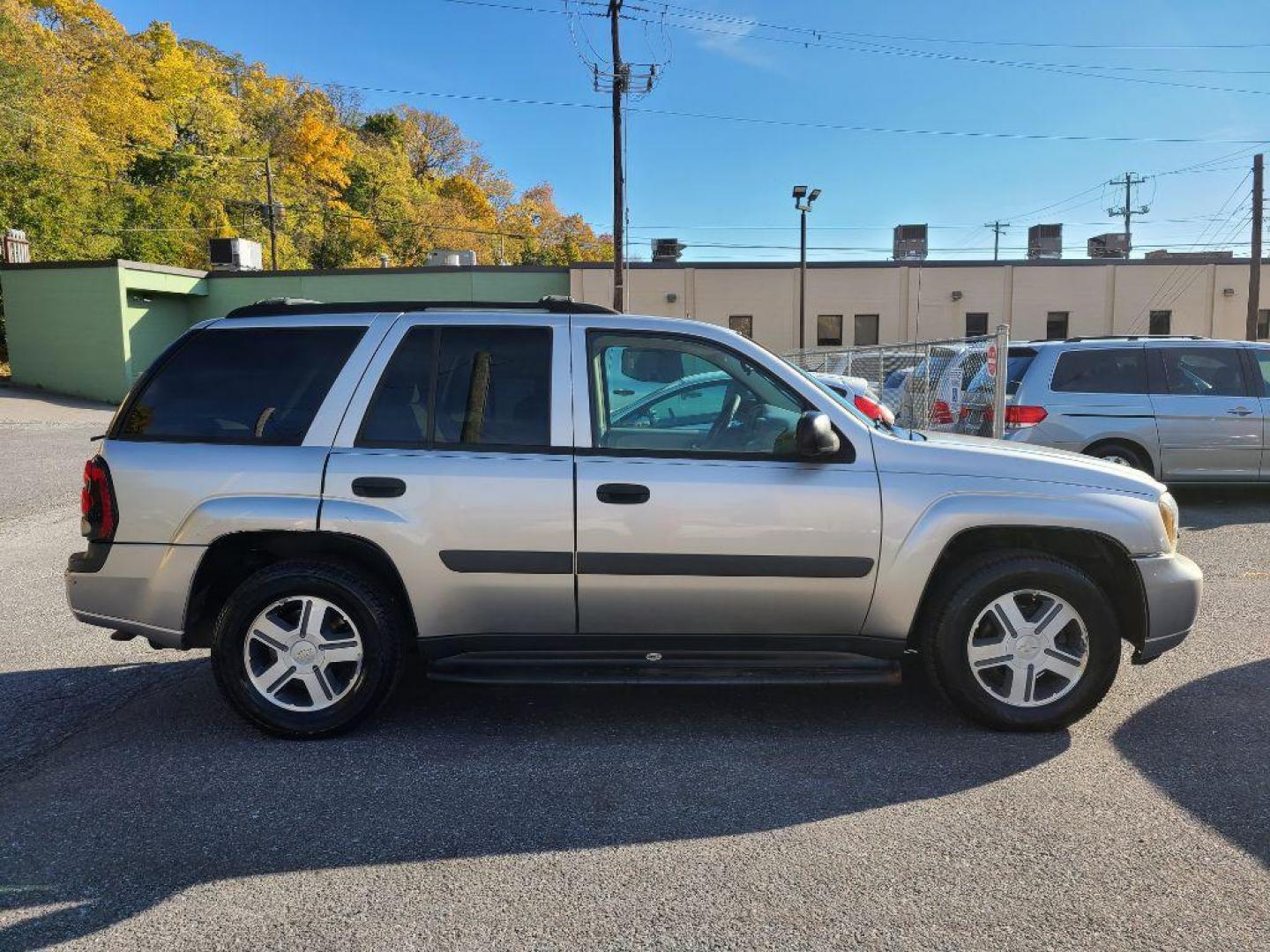 2005 SILVER CHEVROLET TRAILBLAZER LS (1GNDT13S052) with an 4.2L engine, Automatic transmission, located at 117 North Cameron Street, Harrisburg, PA, 17101, (717) 963-8962, 40.267021, -76.875351 - WE FINANCE!!! Good Credit/ Bad Credit/ No Credit - ALL Trade-Ins Welcomed!!! ***Guaranteed Credit Approval*** APPLY ONLINE or CALL us TODAY ;) Internet Prices and Marketplace Prices are SPECIAL discounted ***CASH DEALS*** Retail Prices are higher. Please call us to discuss your cash and finan - Photo#5