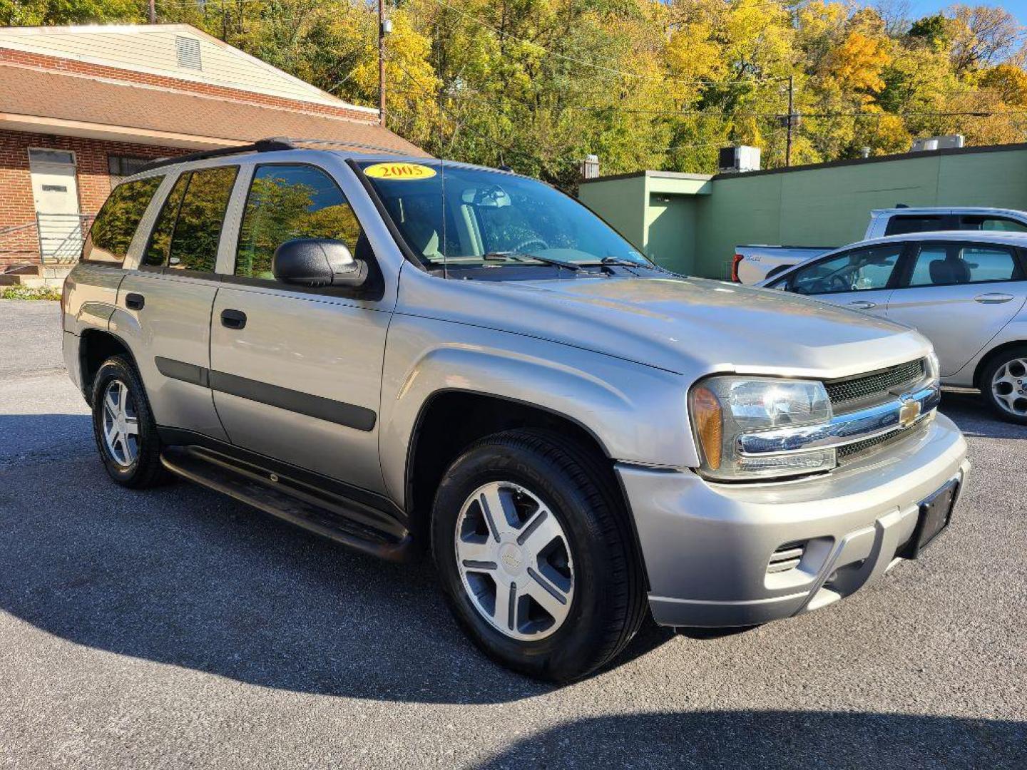 2005 SILVER CHEVROLET TRAILBLAZER LS (1GNDT13S052) with an 4.2L engine, Automatic transmission, located at 117 North Cameron Street, Harrisburg, PA, 17101, (717) 963-8962, 40.267021, -76.875351 - WE FINANCE!!! Good Credit/ Bad Credit/ No Credit - ALL Trade-Ins Welcomed!!! ***Guaranteed Credit Approval*** APPLY ONLINE or CALL us TODAY ;) Internet Prices and Marketplace Prices are SPECIAL discounted ***CASH DEALS*** Retail Prices are higher. Please call us to discuss your cash and finan - Photo#6