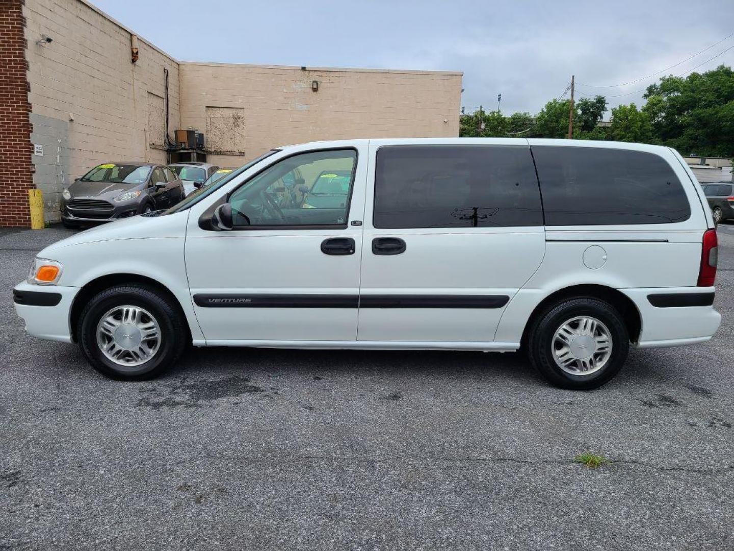 2005 WHITE CHEVROLET VENTURE LS (1GNDV23E55D) with an 3.4L engine, Automatic transmission, located at 117 North Cameron Street, Harrisburg, PA, 17101, (717) 963-8962, 40.267021, -76.875351 - WE FINANCE!!! Good Credit/ Bad Credit/ No Credit - ALL Trade-Ins Welcomed!!! ***Guaranteed Credit Approval*** APPLY ONLINE or CALL us TODAY ;) Internet Prices and Marketplace Prices are SPECIAL discounted ***CASH DEALS*** Retail Prices are higher. Please call us to discuss your cash and finan - Photo#1