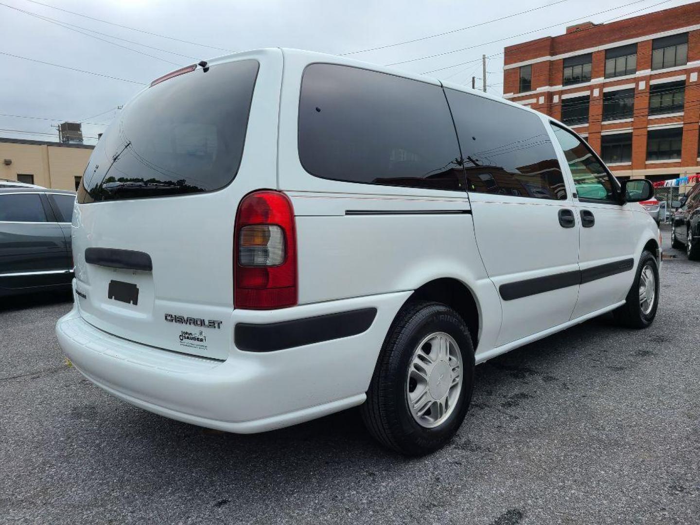 2005 WHITE CHEVROLET VENTURE LS (1GNDV23E55D) with an 3.4L engine, Automatic transmission, located at 117 North Cameron Street, Harrisburg, PA, 17101, (717) 963-8962, 40.267021, -76.875351 - WE FINANCE!!! Good Credit/ Bad Credit/ No Credit - ALL Trade-Ins Welcomed!!! ***Guaranteed Credit Approval*** APPLY ONLINE or CALL us TODAY ;) Internet Prices and Marketplace Prices are SPECIAL discounted ***CASH DEALS*** Retail Prices are higher. Please call us to discuss your cash and finan - Photo#4