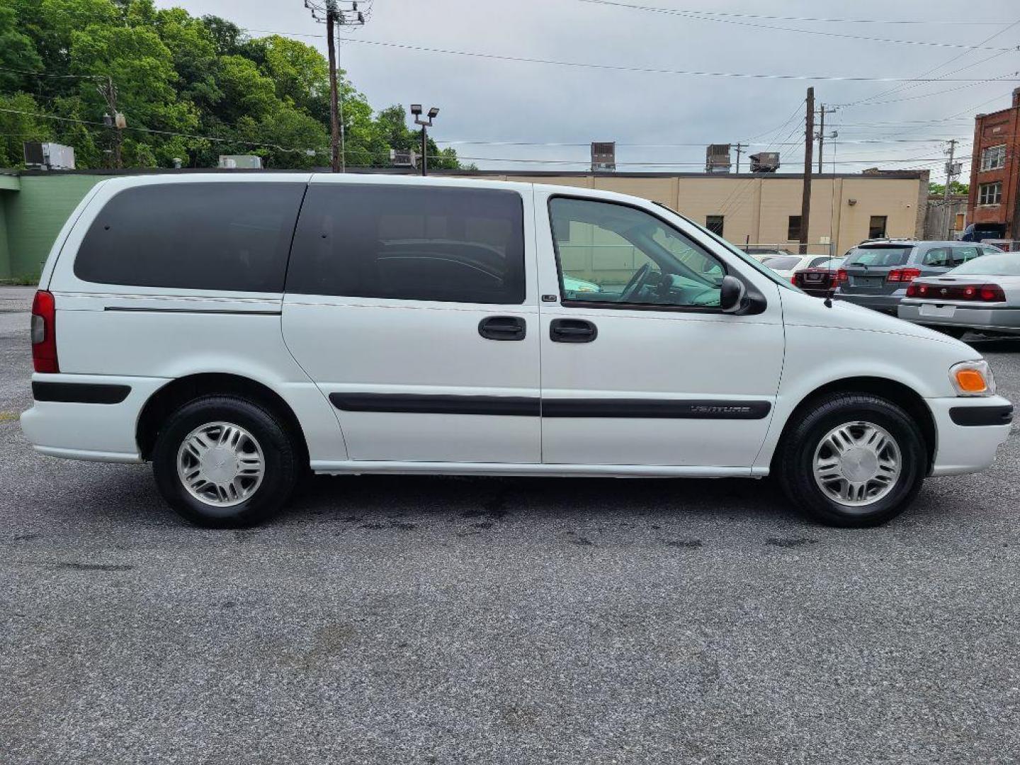 2005 WHITE CHEVROLET VENTURE LS (1GNDV23E55D) with an 3.4L engine, Automatic transmission, located at 117 North Cameron Street, Harrisburg, PA, 17101, (717) 963-8962, 40.267021, -76.875351 - Photo#5