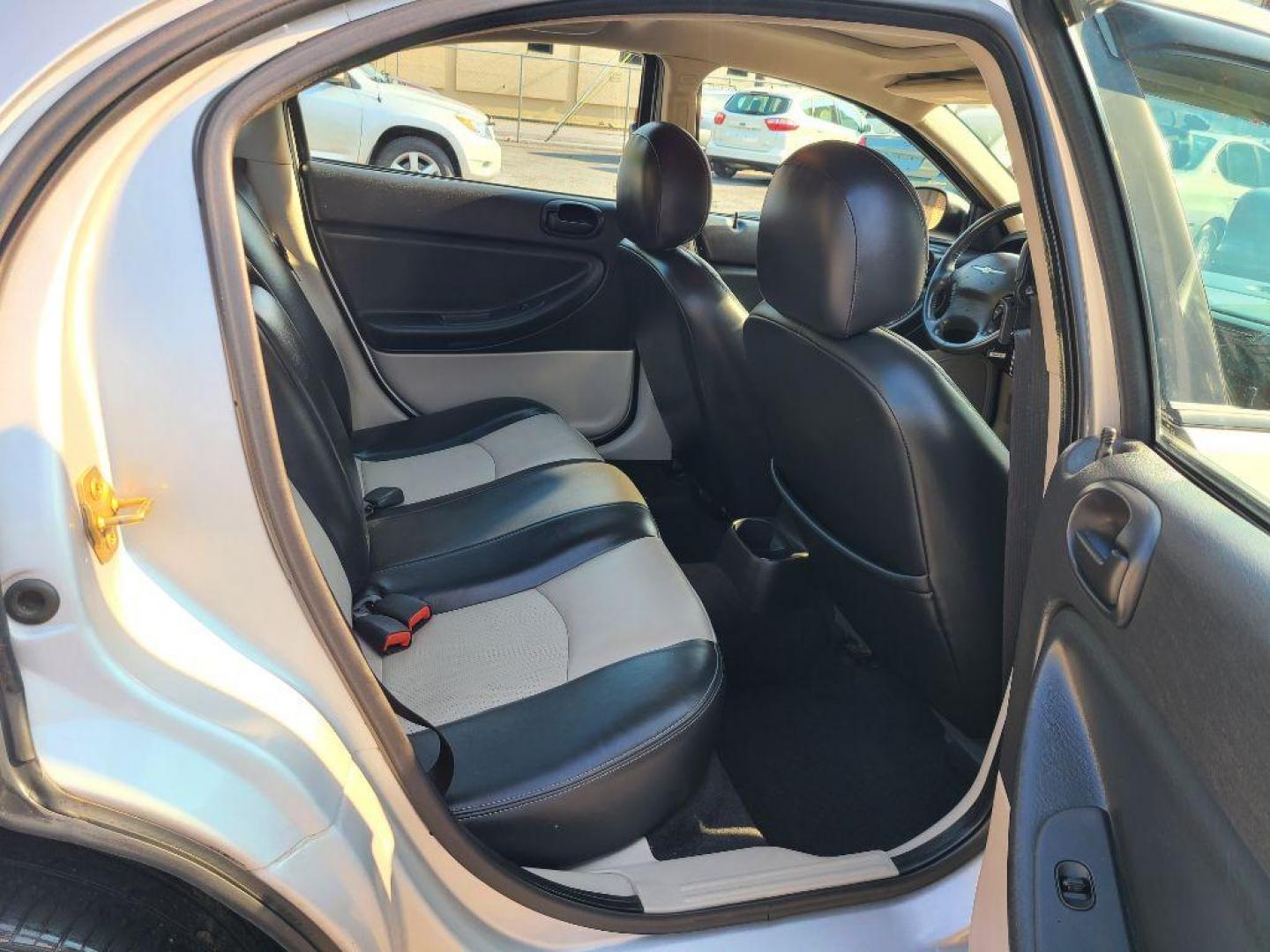 2005 SILVER CHRYSLER SEBRING SPECIAL (1C3EL36R95N) with an 2.7L engine, Automatic transmission, located at 117 North Cameron Street, Harrisburg, PA, 17101, (717) 963-8962, 40.267021, -76.875351 - WE FINANCE!!! Good Credit/ Bad Credit/ No Credit - ALL Trade-Ins Welcomed!!! ***Guaranteed Credit Approval*** APPLY ONLINE or CALL us TODAY ;) Internet Prices and Marketplace Prices are SPECIAL discounted ***CASH DEALS*** Retail Prices are higher. Please call us to discuss your cash and finan - Photo#11