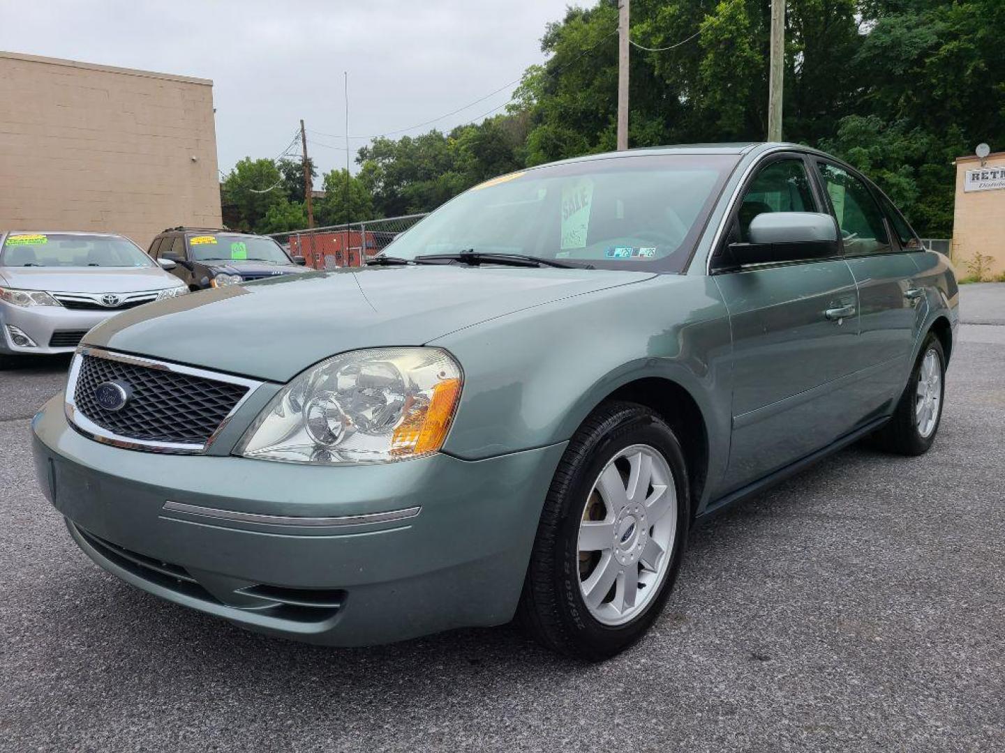 2005 GREEN FORD FIVE HUNDRED SE (1FAFP23175G) with an 3.0L engine, Automatic transmission, located at 117 North Cameron Street, Harrisburg, PA, 17101, (717) 963-8962, 40.267021, -76.875351 - Photo#0