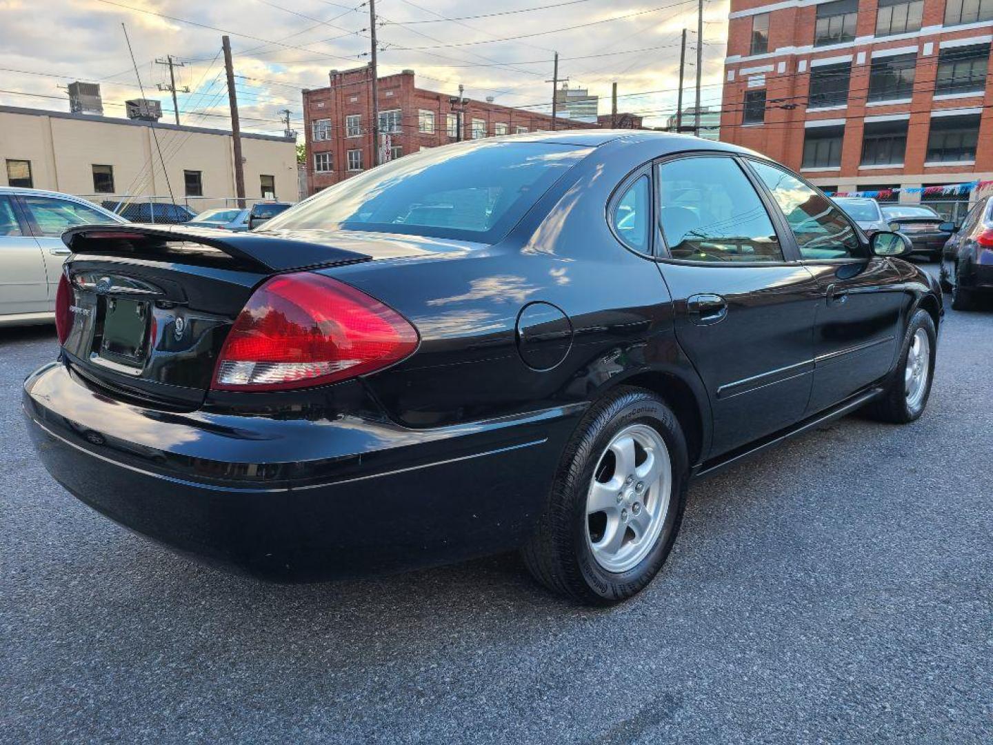 2005 BLACK FORD TAURUS SE (1FAHP53255A) with an 3.0L engine, Automatic transmission, located at 117 North Cameron Street, Harrisburg, PA, 17101, (717) 963-8962, 40.267021, -76.875351 - WE FINANCE!!! Good Credit/ Bad Credit/ No Credit - ALL Trade-Ins Welcomed!!! ***Guaranteed Credit Approval*** APPLY ONLINE or CALL us TODAY ;) Internet Prices and Marketplace Prices are SPECIAL discounted ***CASH DEALS*** Retail Prices are higher. Please call us to discuss your cash and finan - Photo#4