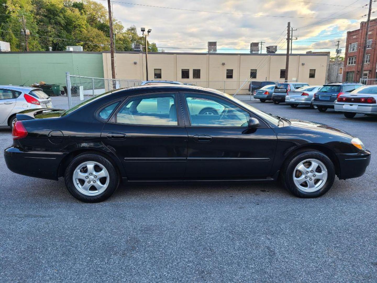 2005 BLACK FORD TAURUS SE (1FAHP53255A) with an 3.0L engine, Automatic transmission, located at 117 North Cameron Street, Harrisburg, PA, 17101, (717) 963-8962, 40.267021, -76.875351 - WE FINANCE!!! Good Credit/ Bad Credit/ No Credit - ALL Trade-Ins Welcomed!!! ***Guaranteed Credit Approval*** APPLY ONLINE or CALL us TODAY ;) Internet Prices and Marketplace Prices are SPECIAL discounted ***CASH DEALS*** Retail Prices are higher. Please call us to discuss your cash and finan - Photo#5