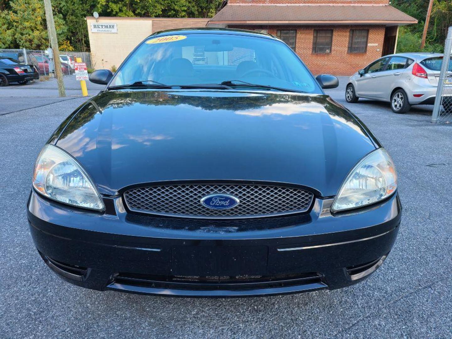 2005 BLACK FORD TAURUS SE (1FAHP53255A) with an 3.0L engine, Automatic transmission, located at 117 North Cameron Street, Harrisburg, PA, 17101, (717) 963-8962, 40.267021, -76.875351 - WE FINANCE!!! Good Credit/ Bad Credit/ No Credit - ALL Trade-Ins Welcomed!!! ***Guaranteed Credit Approval*** APPLY ONLINE or CALL us TODAY ;) Internet Prices and Marketplace Prices are SPECIAL discounted ***CASH DEALS*** Retail Prices are higher. Please call us to discuss your cash and finan - Photo#7