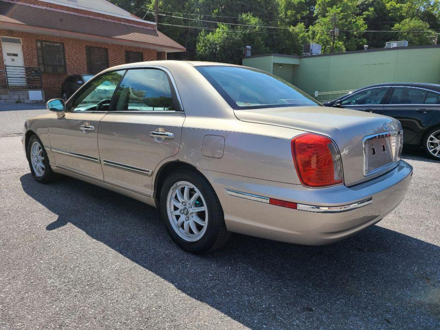 2005 TAN HYUNDAI XG 350 (KMHFU45E65A) with an 3.5L engine, Automatic transmission, located at 117 North Cameron Street, Harrisburg, PA, 17101, (717) 963-8962, 40.267021, -76.875351 - WE FINANCE!!! Good Credit/ Bad Credit/ No Credit - ALL Trade-Ins Welcomed!!! ***Guaranteed Credit Approval*** APPLY ONLINE or CALL us TODAY ;) Internet Prices and Marketplace Prices are SPECIAL discounted ***CASH DEALS*** Retail Prices are higher. Please call us to discuss your cash and finan - Photo#2