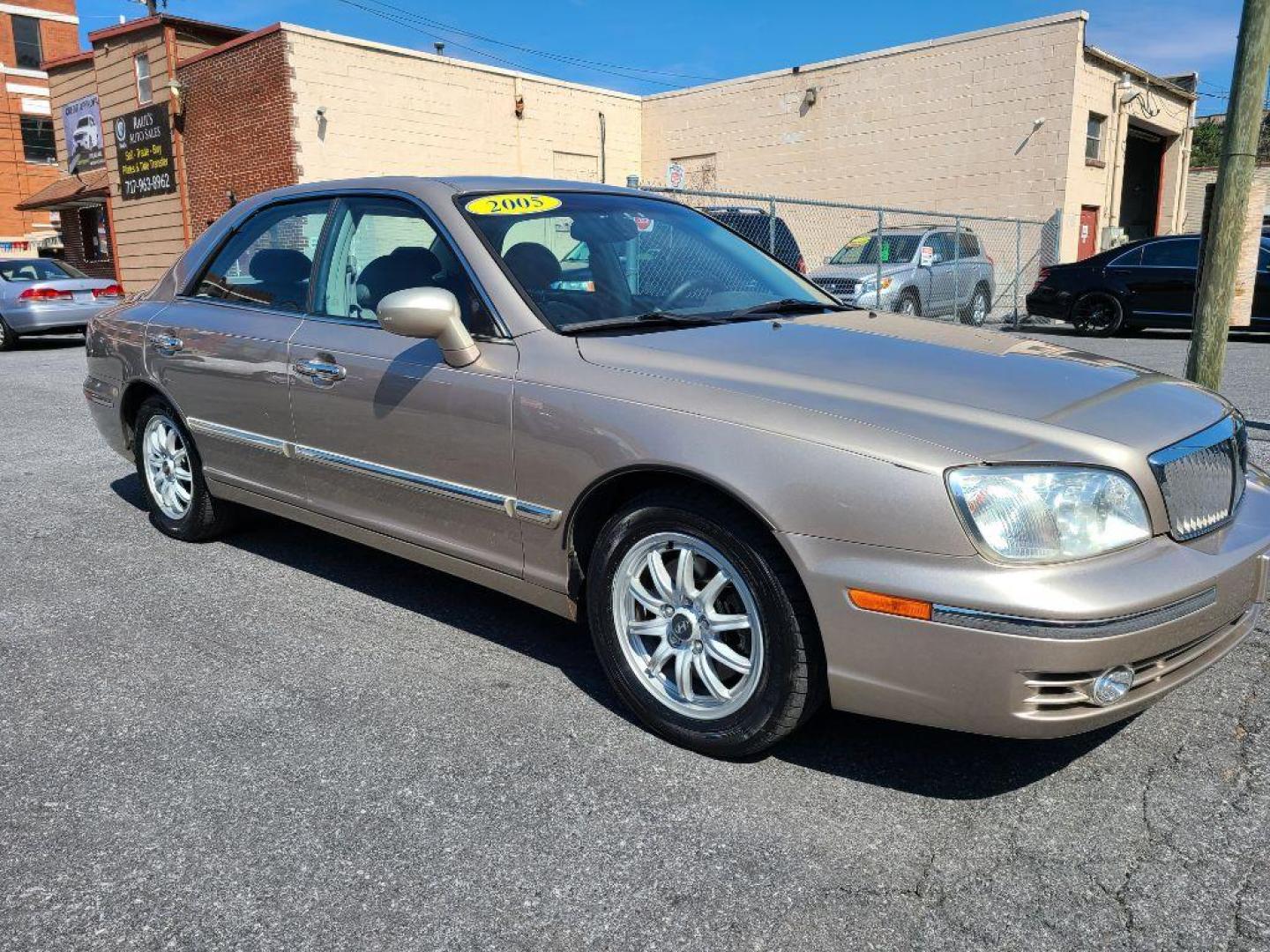 2005 TAN HYUNDAI XG 350 (KMHFU45E65A) with an 3.5L engine, Automatic transmission, located at 117 North Cameron Street, Harrisburg, PA, 17101, (717) 963-8962, 40.267021, -76.875351 - WE FINANCE!!! Good Credit/ Bad Credit/ No Credit - ALL Trade-Ins Welcomed!!! ***Guaranteed Credit Approval*** APPLY ONLINE or CALL us TODAY ;) Internet Prices and Marketplace Prices are SPECIAL discounted ***CASH DEALS*** Retail Prices are higher. Please call us to discuss your cash and finan - Photo#6