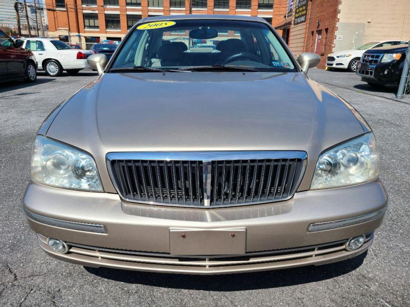 2005 TAN HYUNDAI XG 350 (KMHFU45E65A) with an 3.5L engine, Automatic transmission, located at 117 North Cameron Street, Harrisburg, PA, 17101, (717) 963-8962, 40.267021, -76.875351 - WE FINANCE!!! Good Credit/ Bad Credit/ No Credit - ALL Trade-Ins Welcomed!!! ***Guaranteed Credit Approval*** APPLY ONLINE or CALL us TODAY ;) Internet Prices and Marketplace Prices are SPECIAL discounted ***CASH DEALS*** Retail Prices are higher. Please call us to discuss your cash and finan - Photo#7