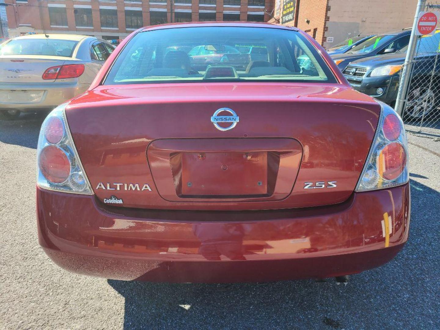 2005 RED NISSAN ALTIMA S (1N4AL11D45C) with an 2.5L engine, Automatic transmission, located at 7981 Paxton Street, Harrisburg, PA, 17111, (717) 561-2926, 40.261490, -76.749229 - WE FINANCE!!! Good Credit/ Bad Credit/ No Credit - ALL Trade-Ins Welcomed!!! ***Guaranteed Credit Approval*** APPLY ONLINE or CALL us TODAY ;) Internet Prices and Marketplace Prices are SPECIAL discounted ***CASH DEALS*** Retail Prices are higher. Please call us to discuss your cash and finan - Photo#6