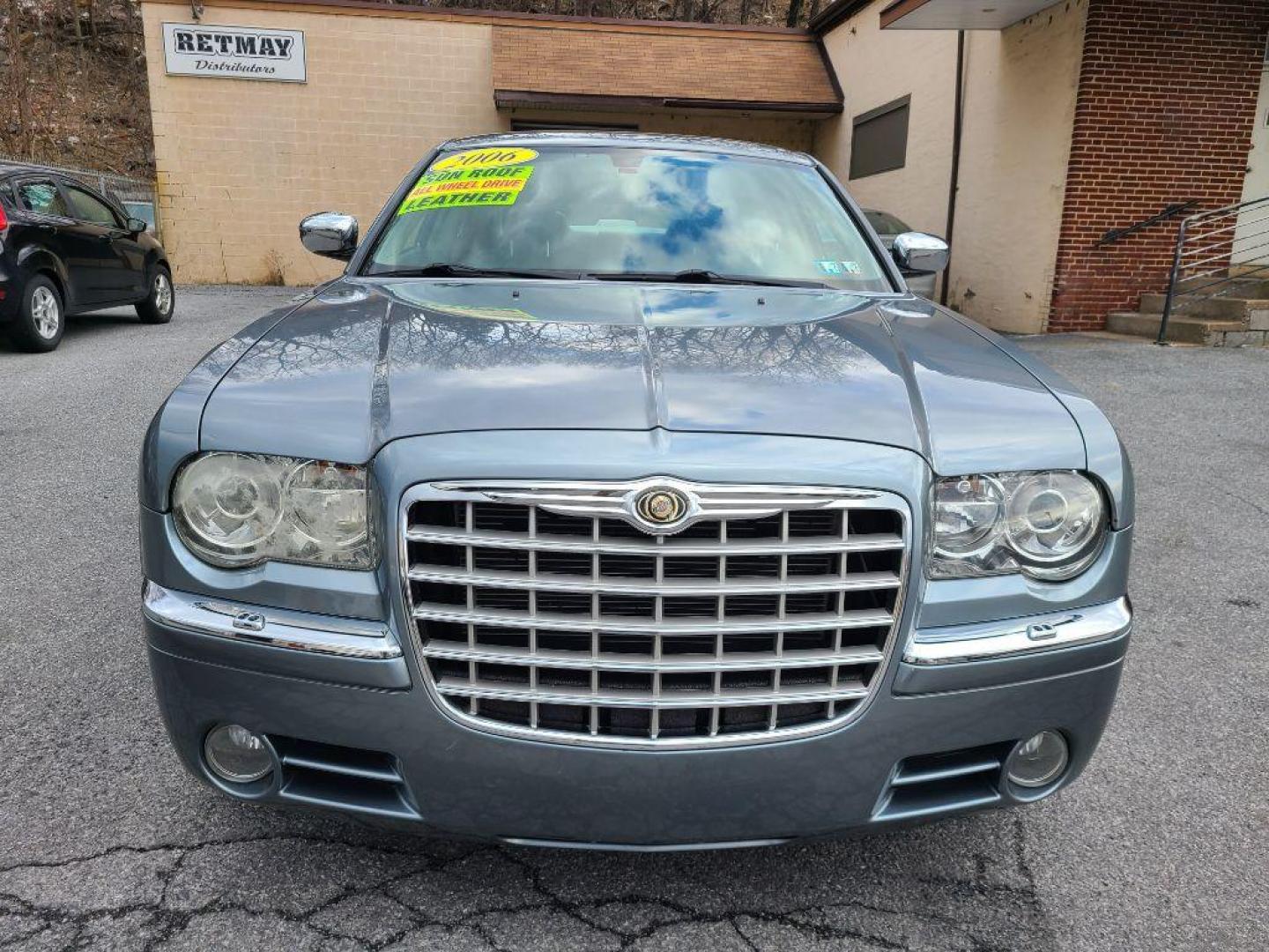 2006 GRAY CHRYSLER 300C AWD SDN (2C3LK63H26H) with an 5.7L engine, Automatic transmission, located at 117 North Cameron Street, Harrisburg, PA, 17101, (717) 963-8962, 40.267021, -76.875351 - WE FINANCE!!! Good Credit/ Bad Credit/ No Credit - ALL Trade-Ins Welcomed!!! ***Guaranteed Credit Approval*** APPLY ONLINE or CALL us TODAY ;) Internet Prices and Marketplace Prices are SPECIAL discounted ***CASH DEALS*** Retail Prices are higher. Please call us to discuss your cash and finan - Photo#7