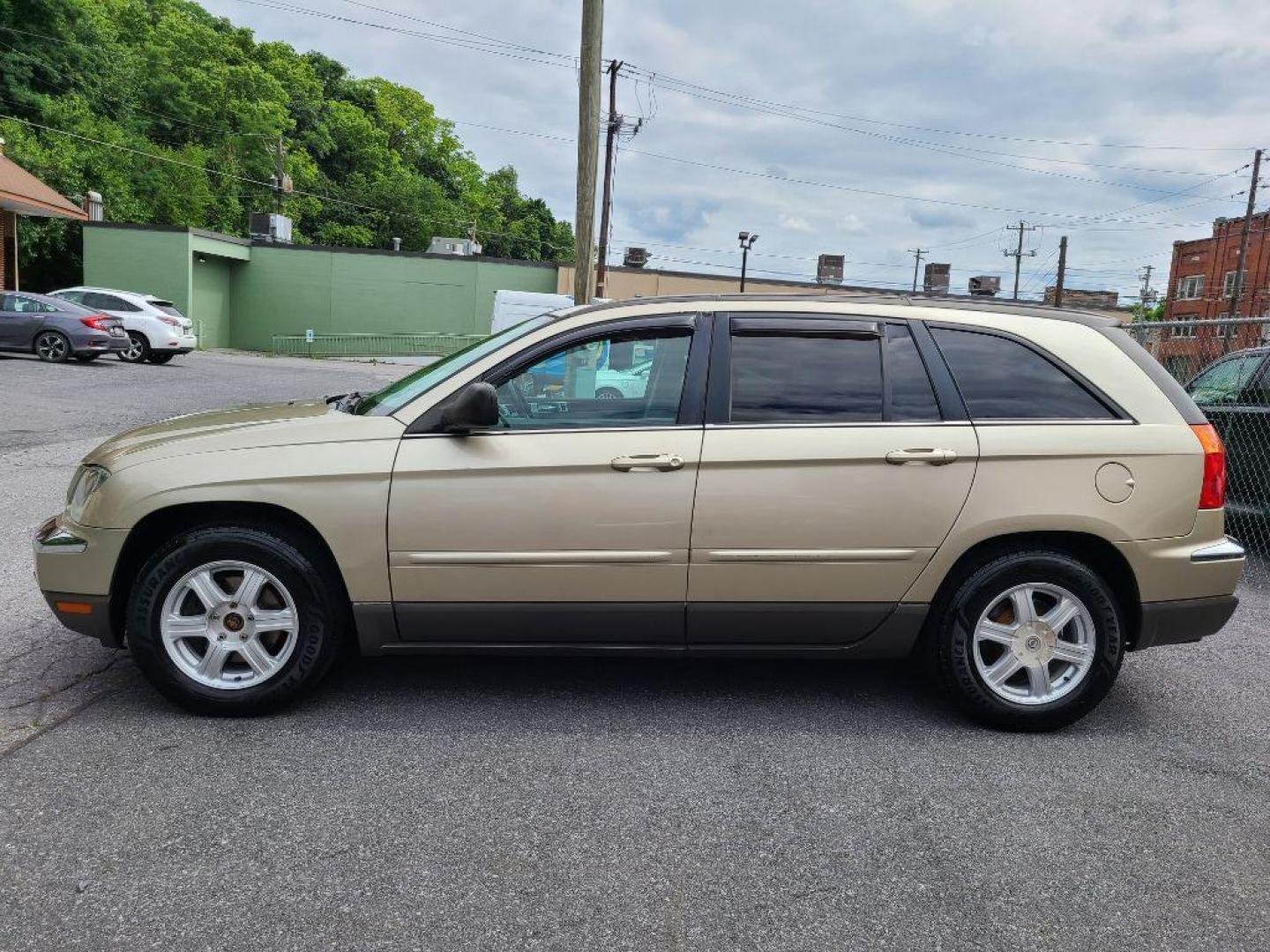 2006 GOLD CHRYSLER PACIFICA TOURING (2A4GM68436R) with an 3.5L engine, Automatic transmission, located at 117 North Cameron Street, Harrisburg, PA, 17101, (717) 963-8962, 40.267021, -76.875351 - WE FINANCE!!! Good Credit/ Bad Credit/ No Credit - ALL Trade-Ins Welcomed!!! ***Guaranteed Credit Approval*** APPLY ONLINE or CALL us TODAY ;) Internet Prices and Marketplace Prices are SPECIAL discounted ***CASH DEALS*** Retail Prices are higher. Please call us to discuss your cash and finan - Photo#1