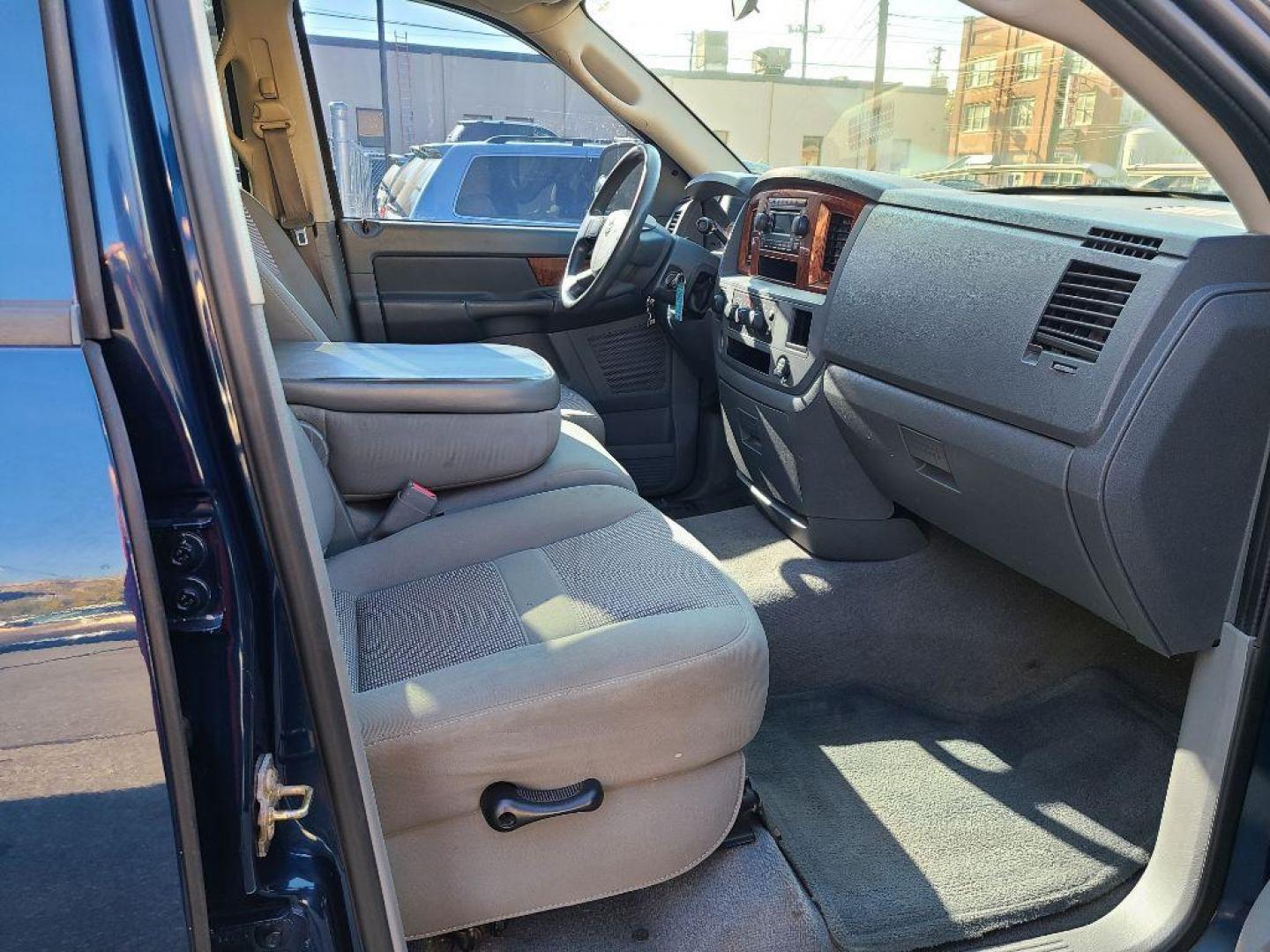 2006 BLUE DODGE RAM 1500 ST (1D7HU18N66J) with an 4.7L engine, Automatic transmission, located at 117 North Cameron Street, Harrisburg, PA, 17101, (717) 963-8962, 40.267021, -76.875351 - WE FINANCE!!! Good Credit/ Bad Credit/ No Credit - ALL Trade-Ins Welcomed!!! ***Guaranteed Credit Approval*** APPLY ONLINE or CALL us TODAY ;) Internet Prices and Marketplace Prices are SPECIAL discounted ***CASH DEALS*** Retail Prices are higher. Please call us to discuss your cash and finan - Photo#9