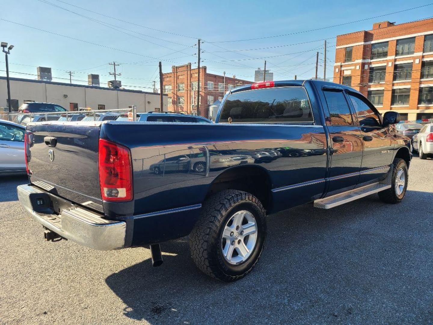 2006 BLUE DODGE RAM 1500 ST (1D7HU18N66J) with an 4.7L engine, Automatic transmission, located at 117 North Cameron Street, Harrisburg, PA, 17101, (717) 963-8962, 40.267021, -76.875351 - WE FINANCE!!! Good Credit/ Bad Credit/ No Credit - ALL Trade-Ins Welcomed!!! ***Guaranteed Credit Approval*** APPLY ONLINE or CALL us TODAY ;) Internet Prices and Marketplace Prices are SPECIAL discounted ***CASH DEALS*** Retail Prices are higher. Please call us to discuss your cash and finan - Photo#5