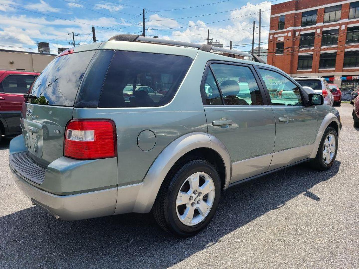 2006 GREEN FORD FREESTYLE SEL (1FMDK05106G) with an 3.0L engine, Continuously Variable transmission, located at 117 North Cameron Street, Harrisburg, PA, 17101, (717) 963-8962, 40.267021, -76.875351 - WE FINANCE!!! Good Credit/ Bad Credit/ No Credit - ALL Trade-Ins Welcomed!!! ***Guaranteed Credit Approval*** APPLY ONLINE or CALL us TODAY ;) Internet Prices and Marketplace Prices are SPECIAL discounted ***CASH DEALS*** Retail Prices are higher. Please call us to discuss your cash and finan - Photo#4