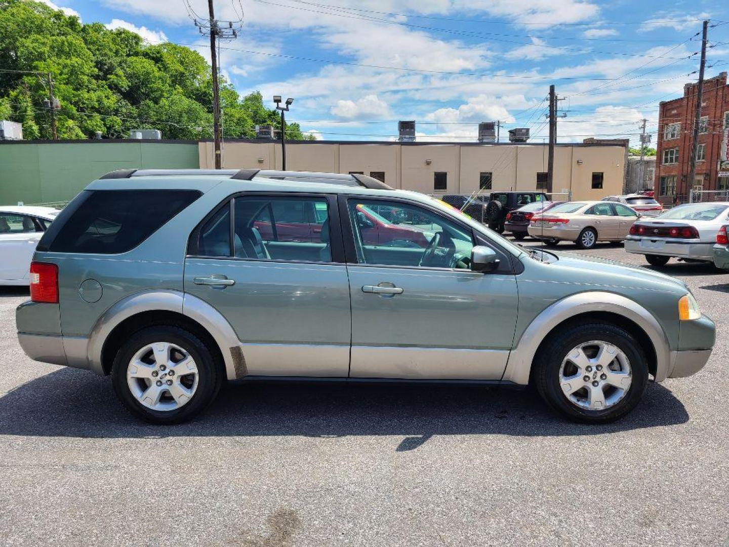 2006 GREEN FORD FREESTYLE SEL (1FMDK05106G) with an 3.0L engine, Continuously Variable transmission, located at 117 North Cameron Street, Harrisburg, PA, 17101, (717) 963-8962, 40.267021, -76.875351 - WE FINANCE!!! Good Credit/ Bad Credit/ No Credit - ALL Trade-Ins Welcomed!!! ***Guaranteed Credit Approval*** APPLY ONLINE or CALL us TODAY ;) Internet Prices and Marketplace Prices are SPECIAL discounted ***CASH DEALS*** Retail Prices are higher. Please call us to discuss your cash and finan - Photo#5